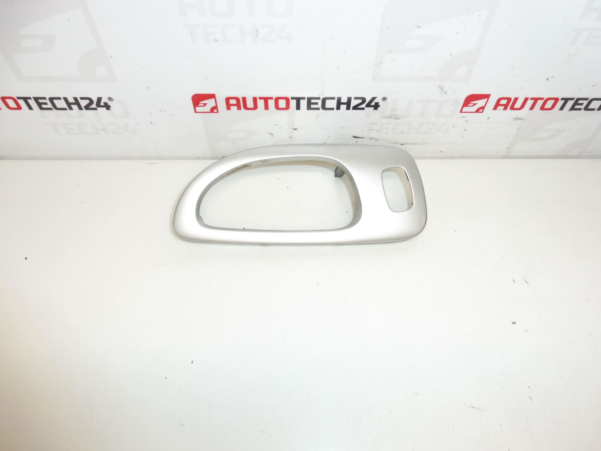 Peugeot 307 right rear door inner handle cover 9634774677