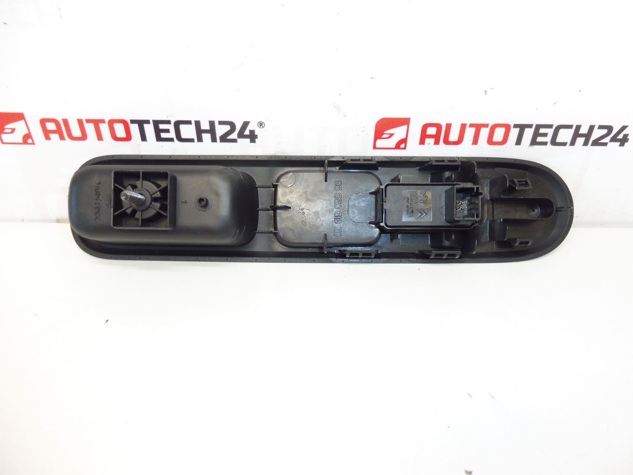 Window Switch Peugeot 3008 and 5008 96662297XT 96650618ZD 6490X3 - Image 2