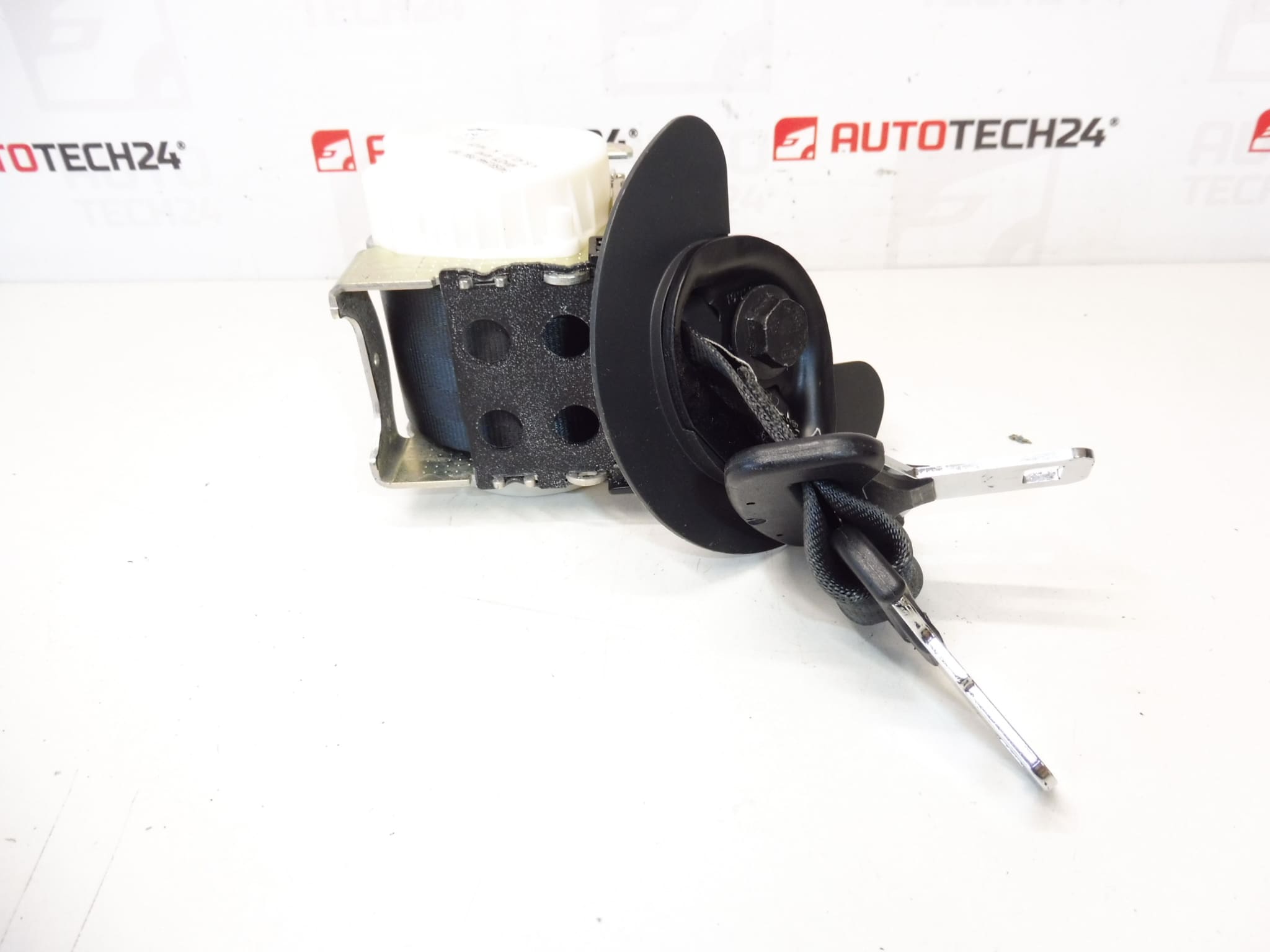 Center Rear Seat Belt Peugeot 5008 34058194A 8975SK - Image 2