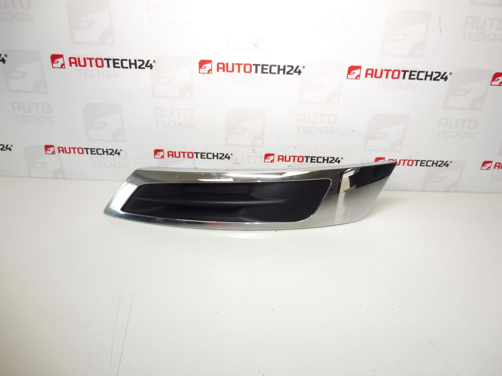 Headlight strip left Peugeot 5008 021310 745307