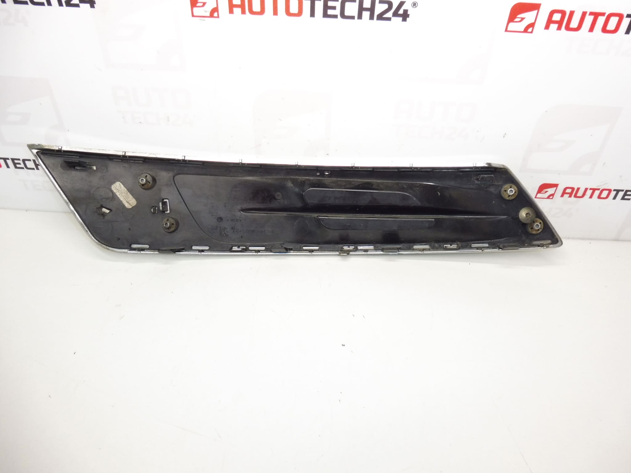 Left Headlamp Bracket Peugeot 5008 021310 745307 - Image 2