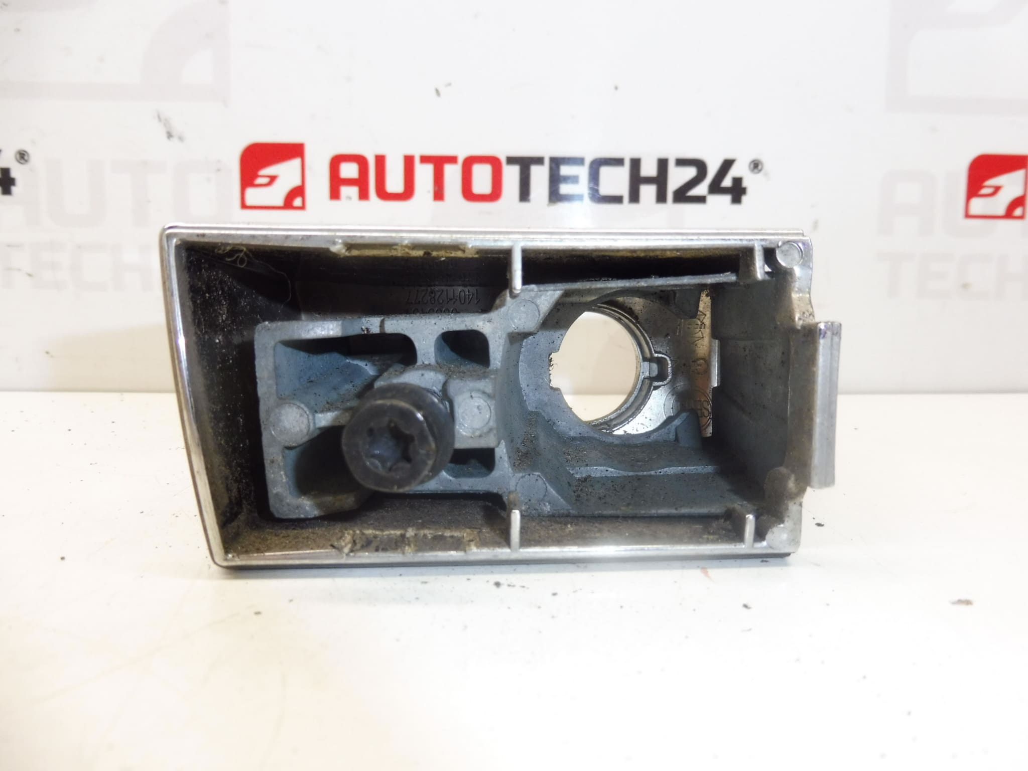 Left Front Door Lock Cover Citroën Peugeot Chrome 9119CR - Image 2