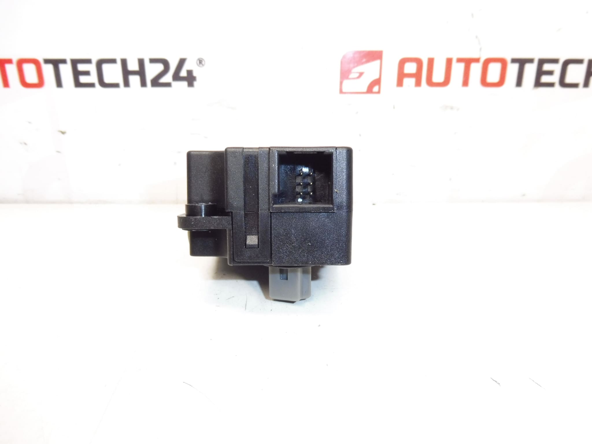 Valeo Heater Control Servo Motor for Citroen/Peugeot, Part No. T1006419G / 0207121B - Image 2