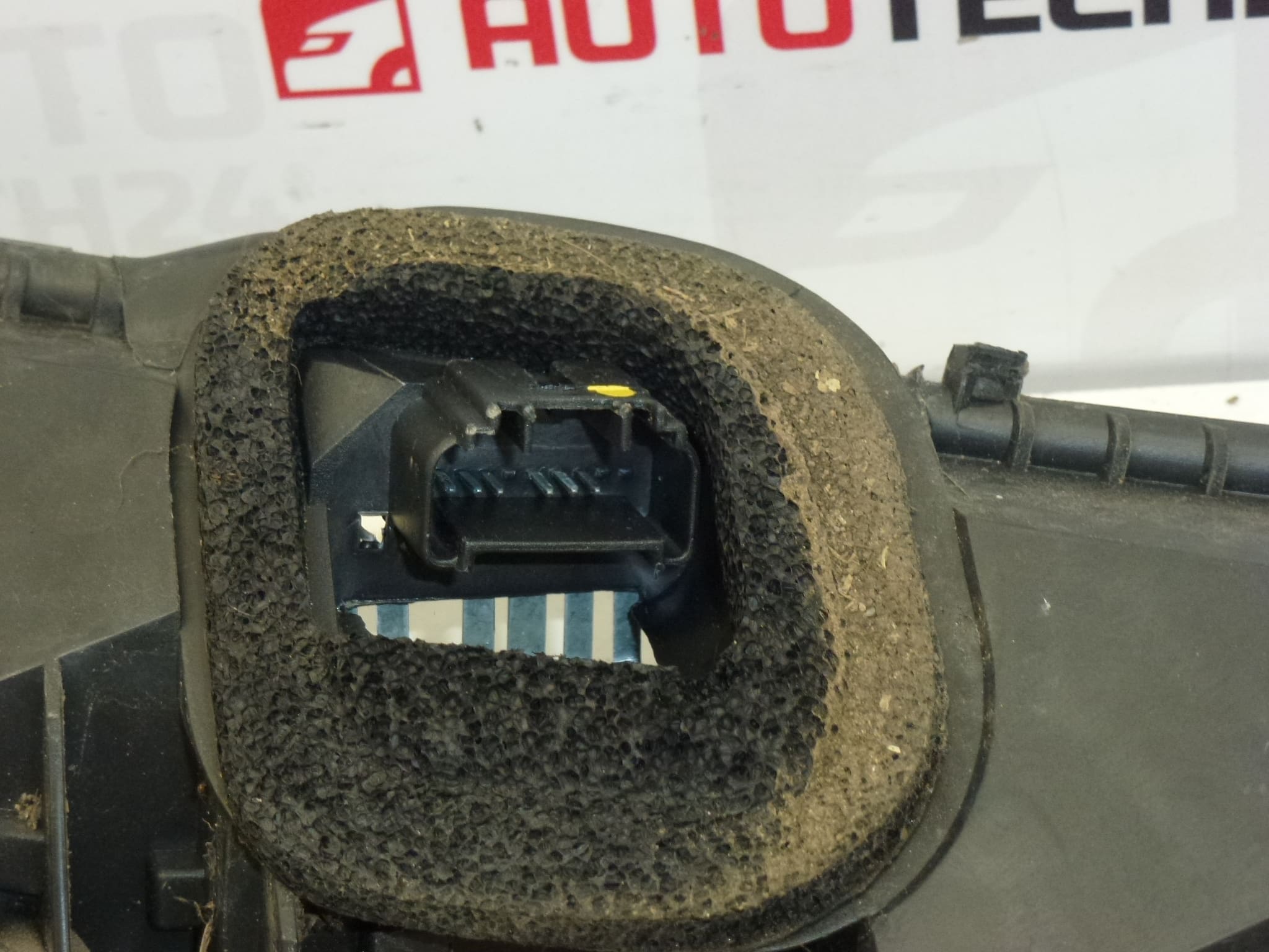 Bulb Socket Left Rear Lamp Citroën C1 Peugeot 107 634686 - Image 2