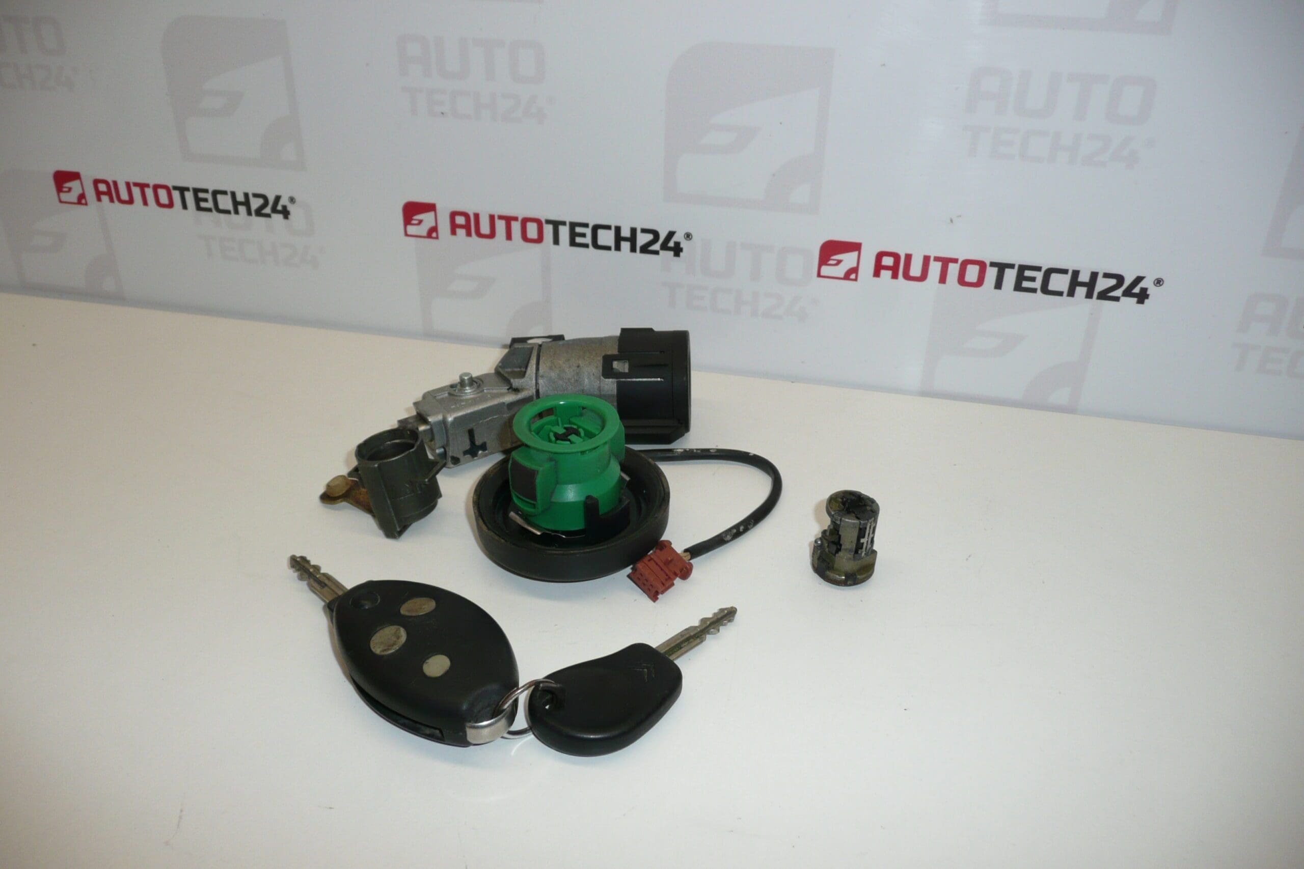 Lock set with 2 keys for Citroën C5 2005-2007, part number 4162HE - Image 2