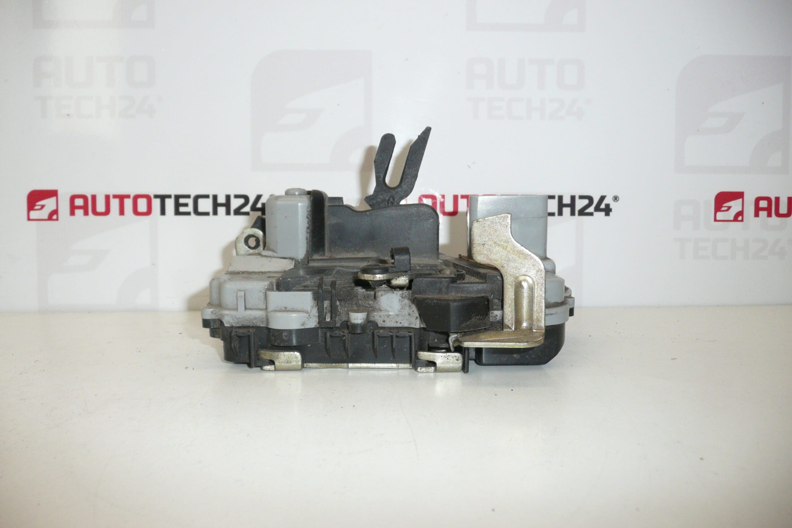 Left front door lock driver Citroën Xsara 9135H4