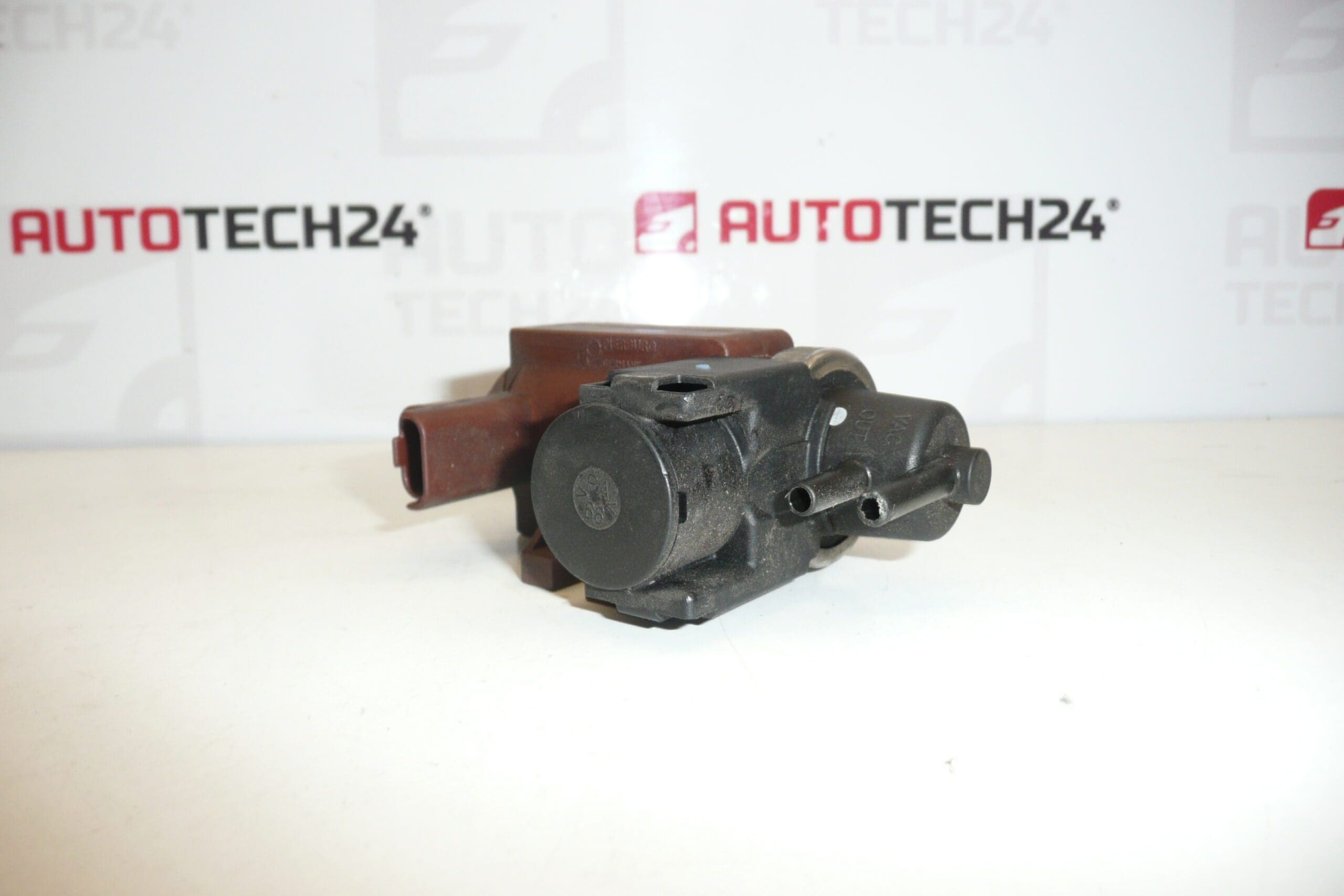 Vacuum valve Citroën Pierburg 7.00612.00 9654282880 1618C9