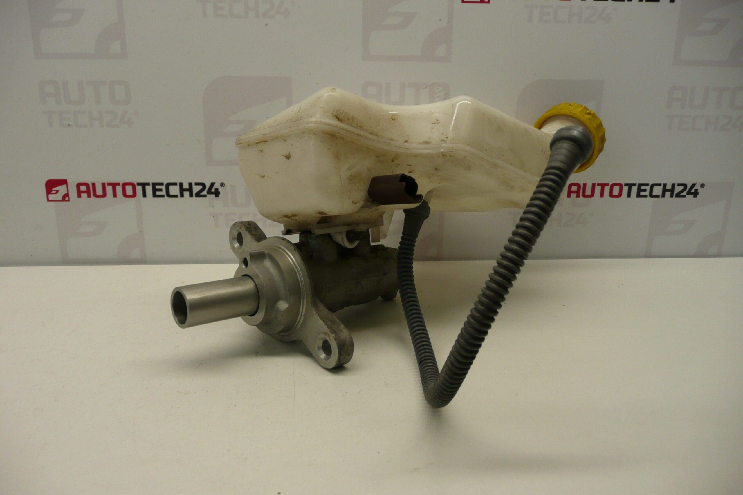 Master brake cylinder Bosch 24642 Citroën Peugeot 4601W8