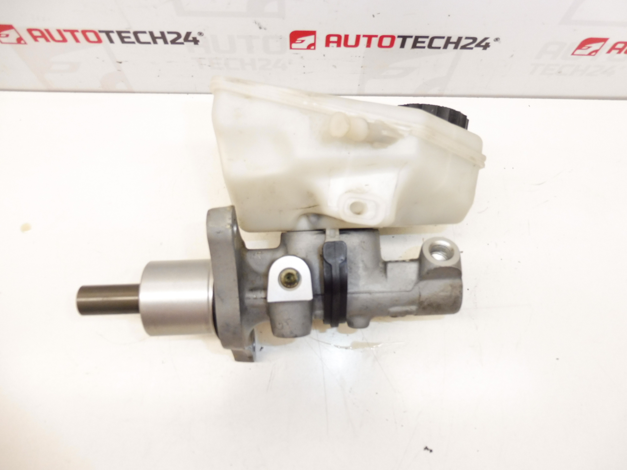 Master brake cylinder Bosch Citroën Peugeot 9467533880 4601T0
