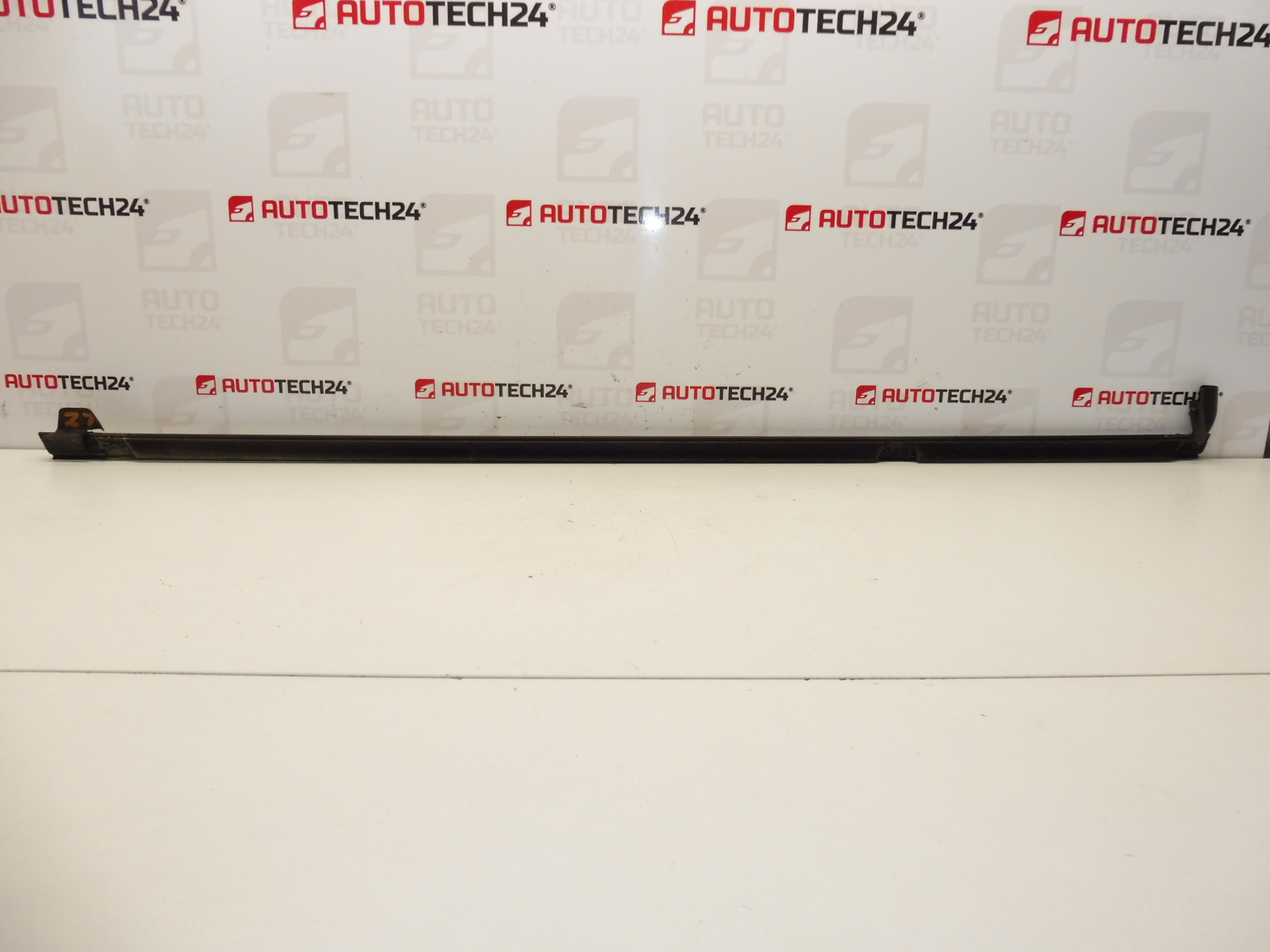 CHROME strip for left rear door Citroen C4 Picasso 9334N9