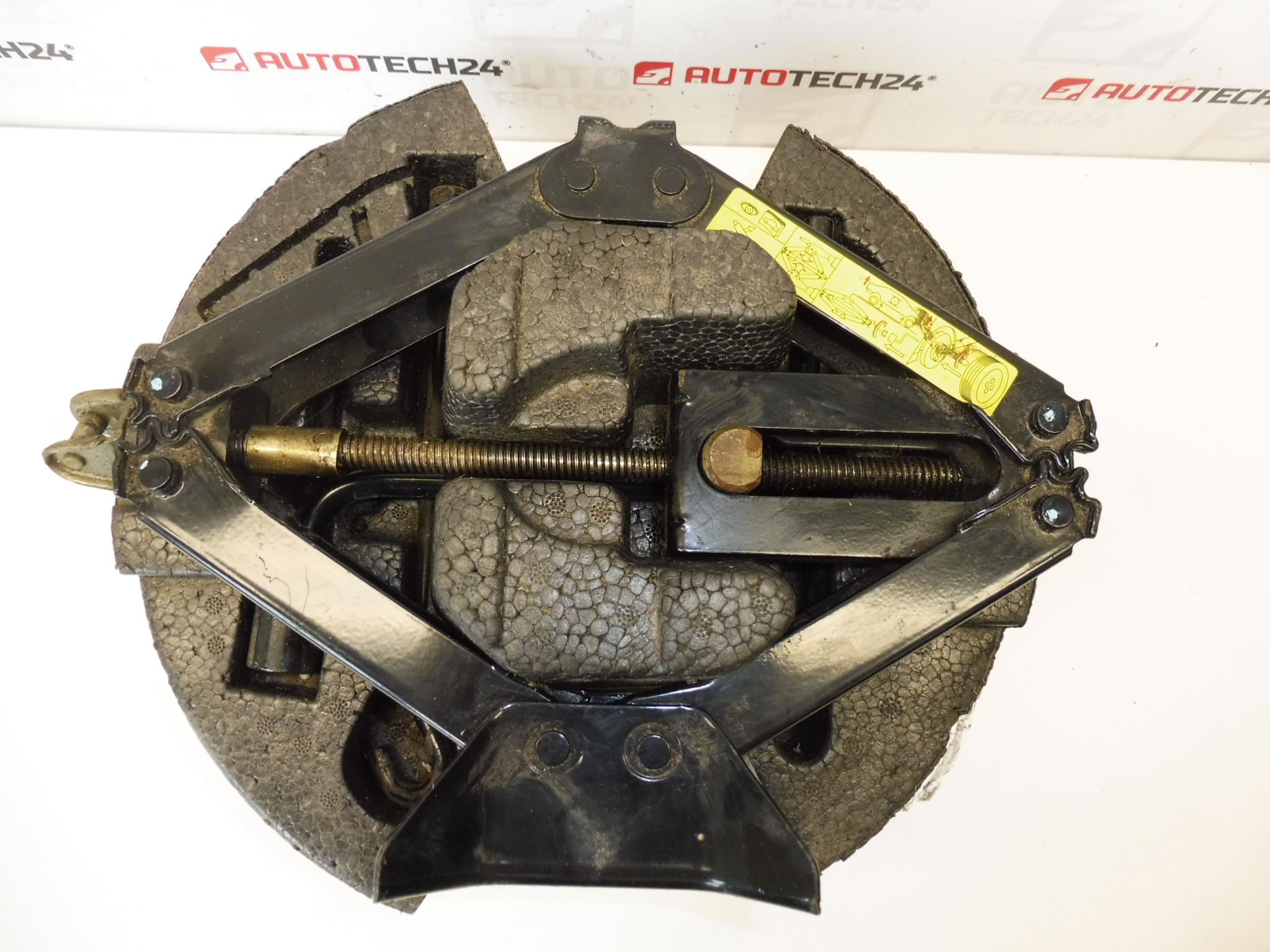 Lever tool, wheel wrench, tow eye Citroën C5 I