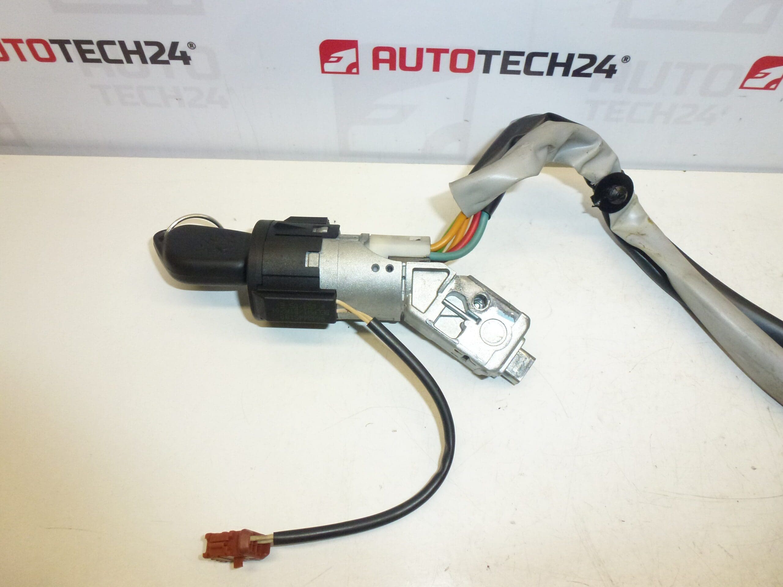 Switch box Citroën Berlingo II Peugeot Partner II 4162CH