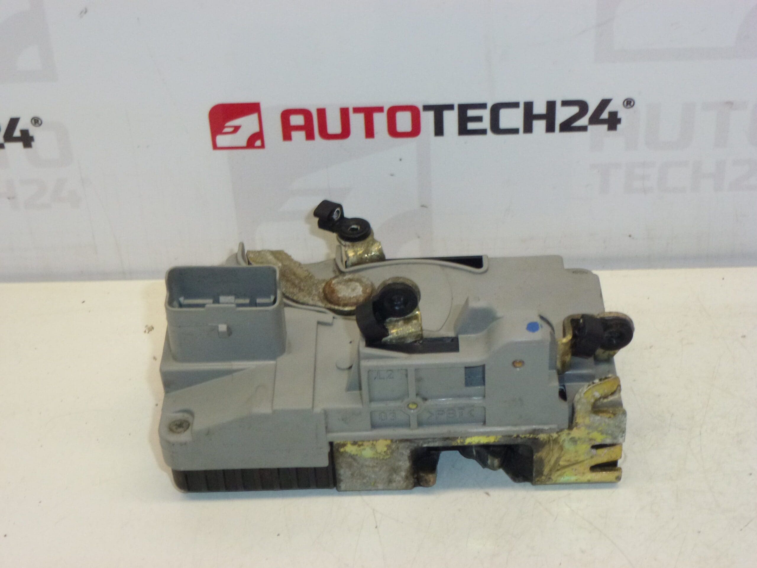 Left Front Door Lock Citroën Peugeot 9135H8 - Image 2