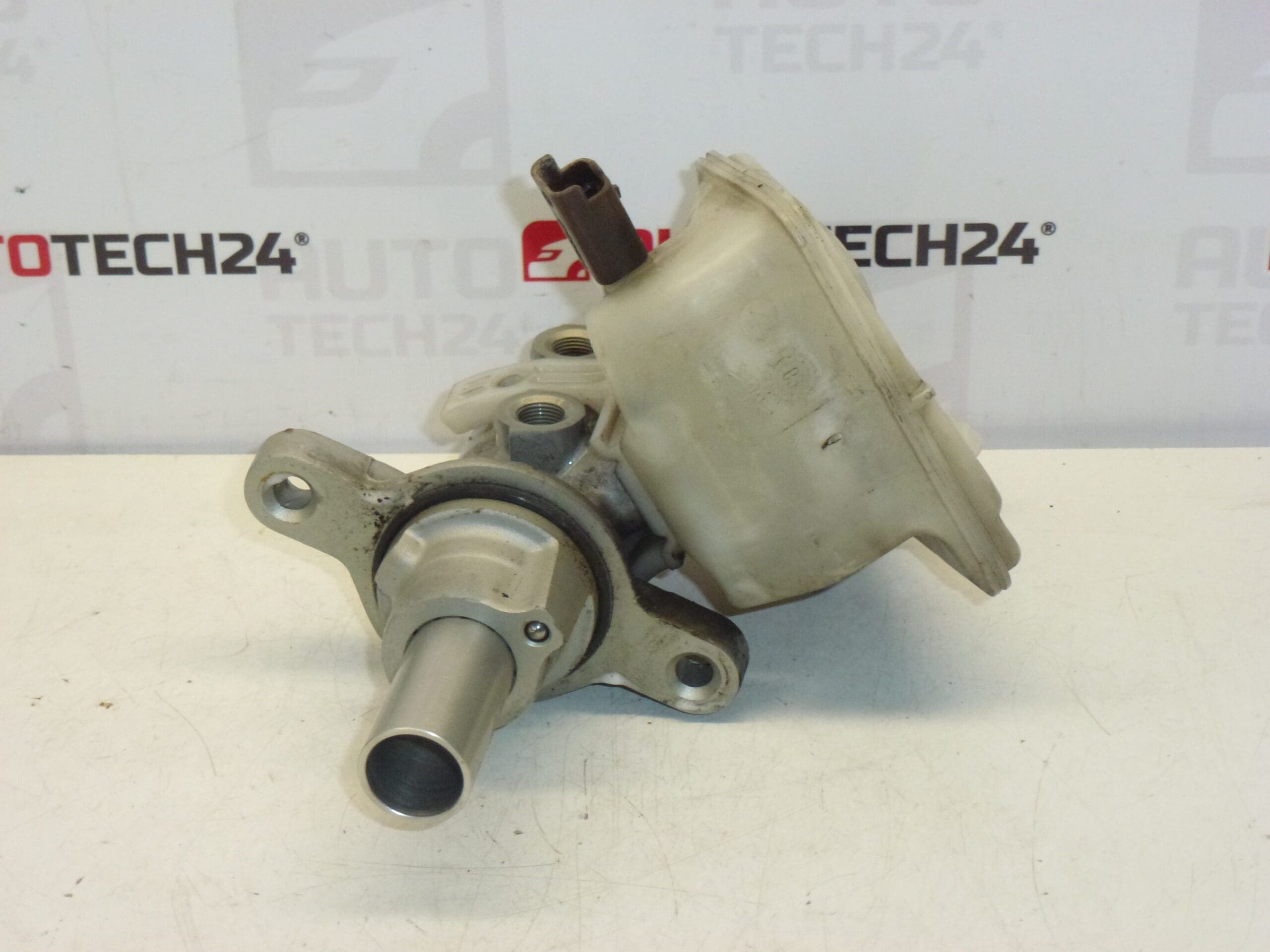 Master Cylinder Citroën Peugeot 0204254242 4601R1 4601T2