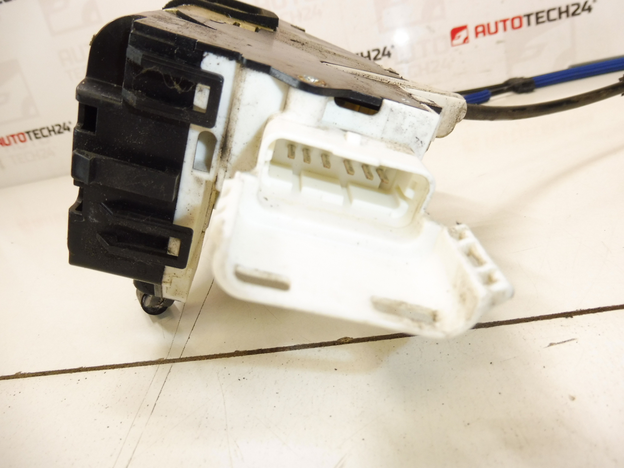 Peugeot 1007 Driver's Door Lock 9681334380 9660701180 9135AE