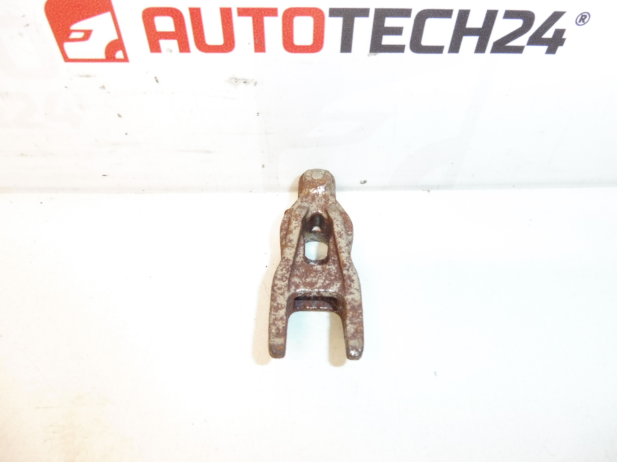 Fixing fork of injector holder Bosch 1.5 HDI 9811760780