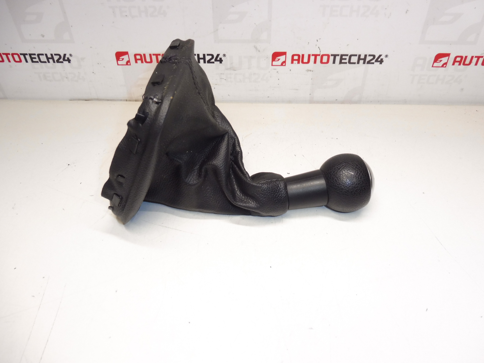 Gear lever head with sleeve Citroën C4 II DS4 2403FK 7591SF