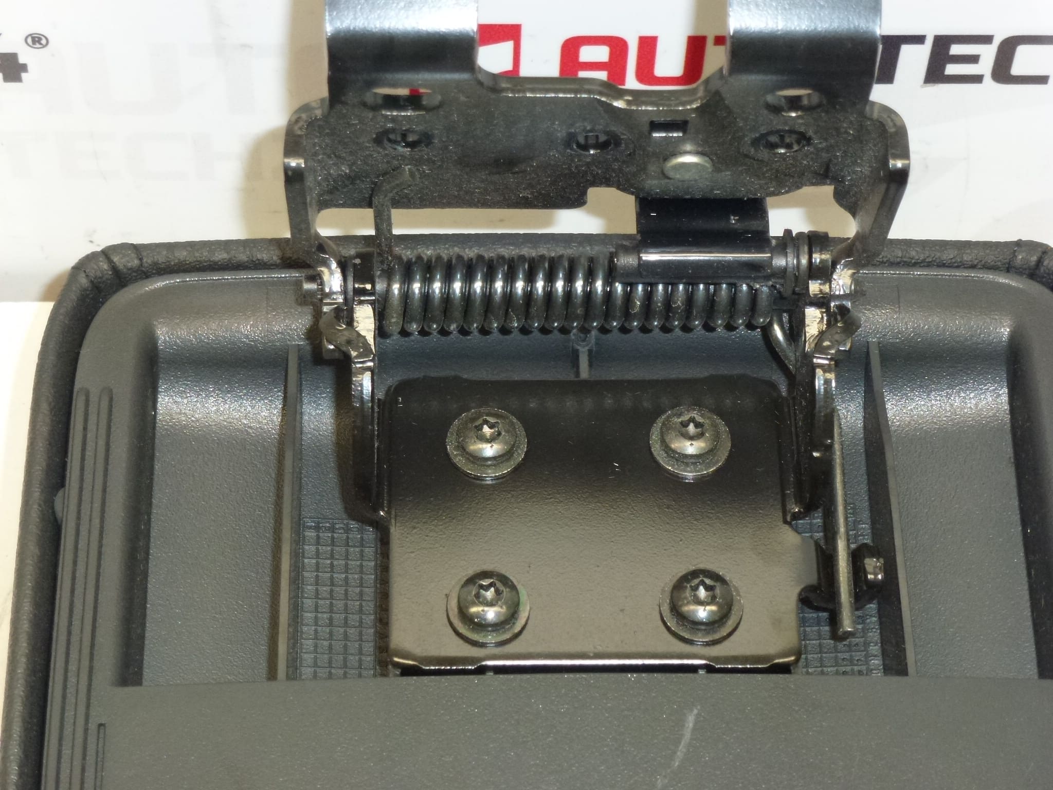 Center armrest Peugeot 407 7589E9 7589NT