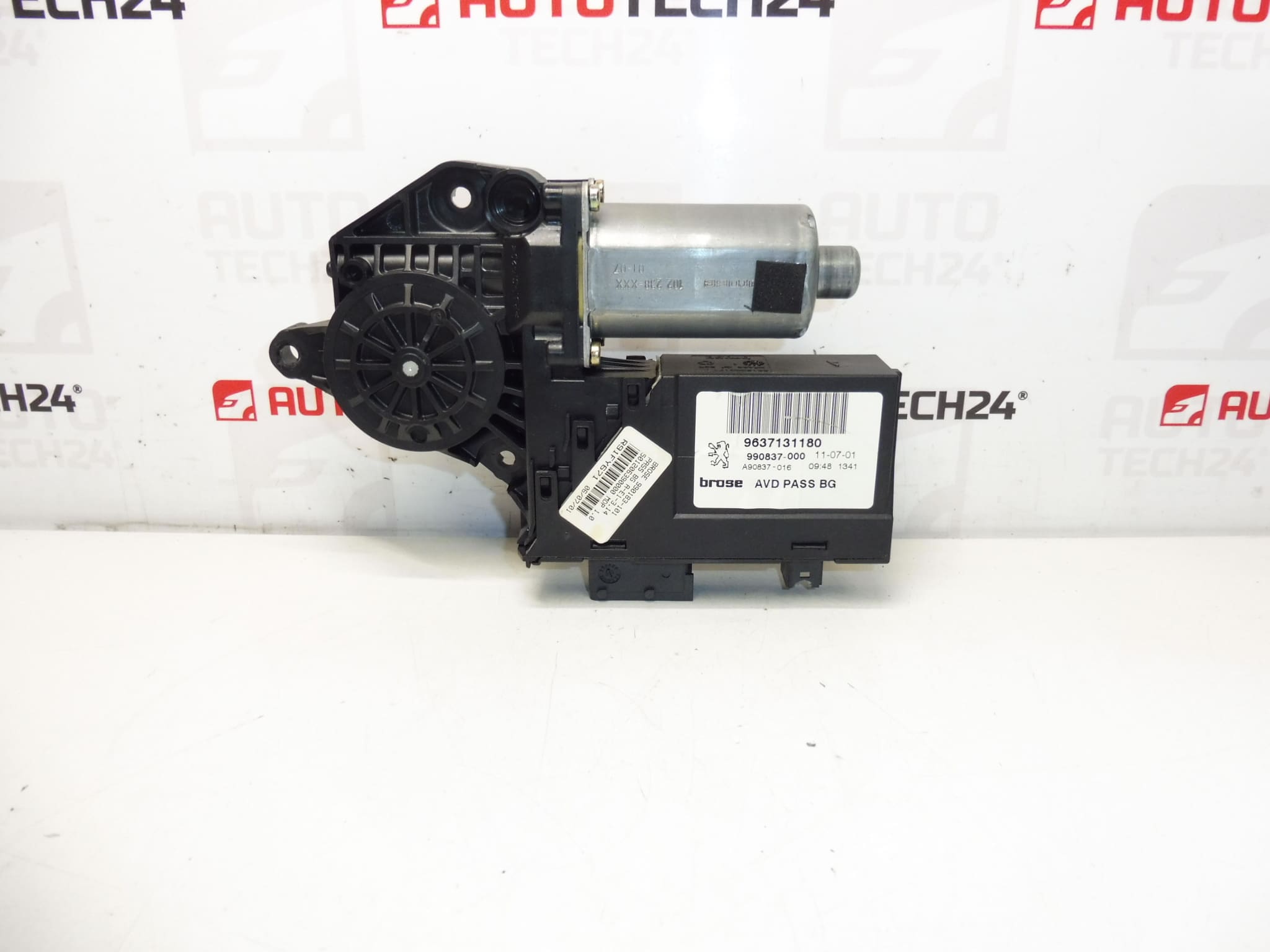 The right front window of the Peugeot 307 9637131180 9222AZ