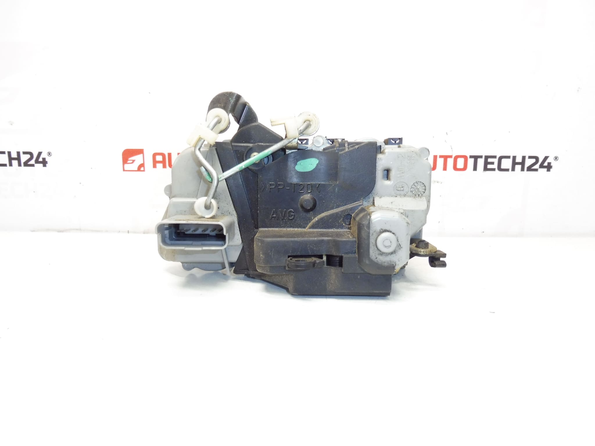 Left door lock Peugeot 307 3-door 9135k4