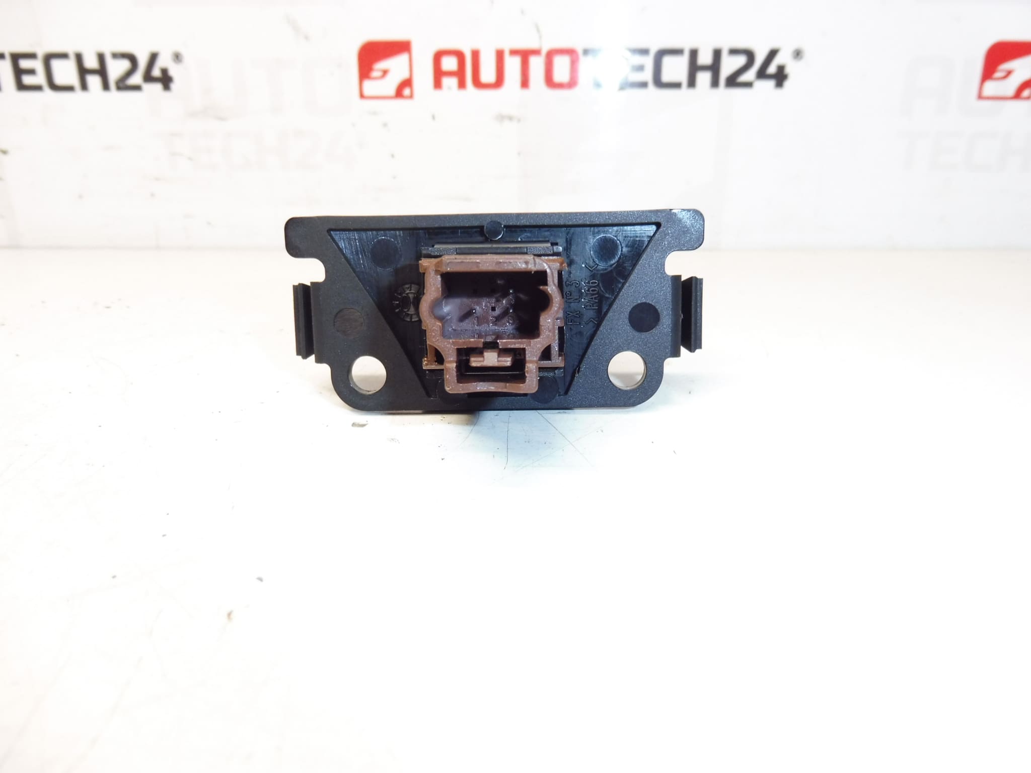 Hazard Light Switch Peugeot 307 96366688KR 6554C4 - Image 2