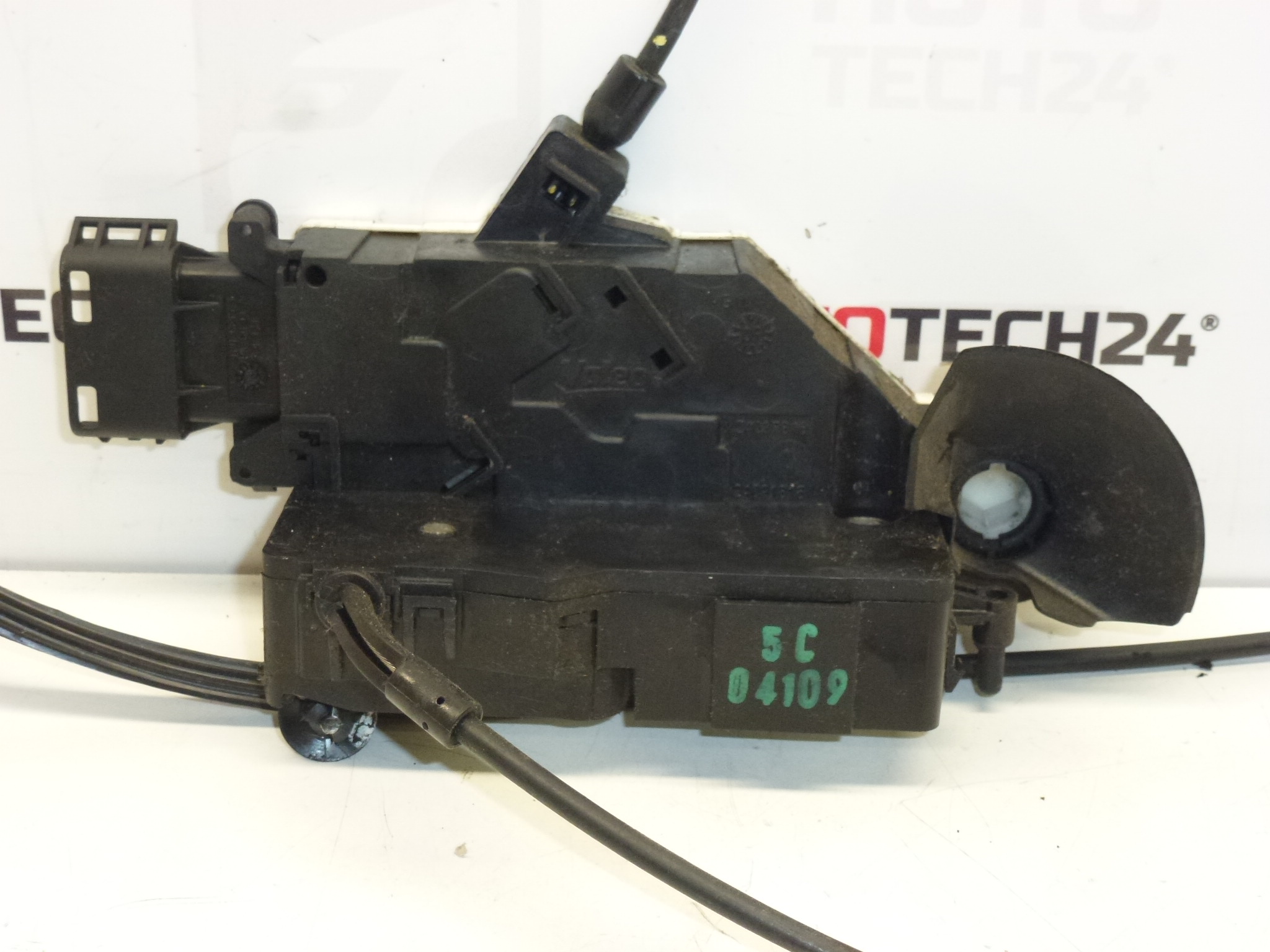 Left door lock Peugeot 207 9135V6