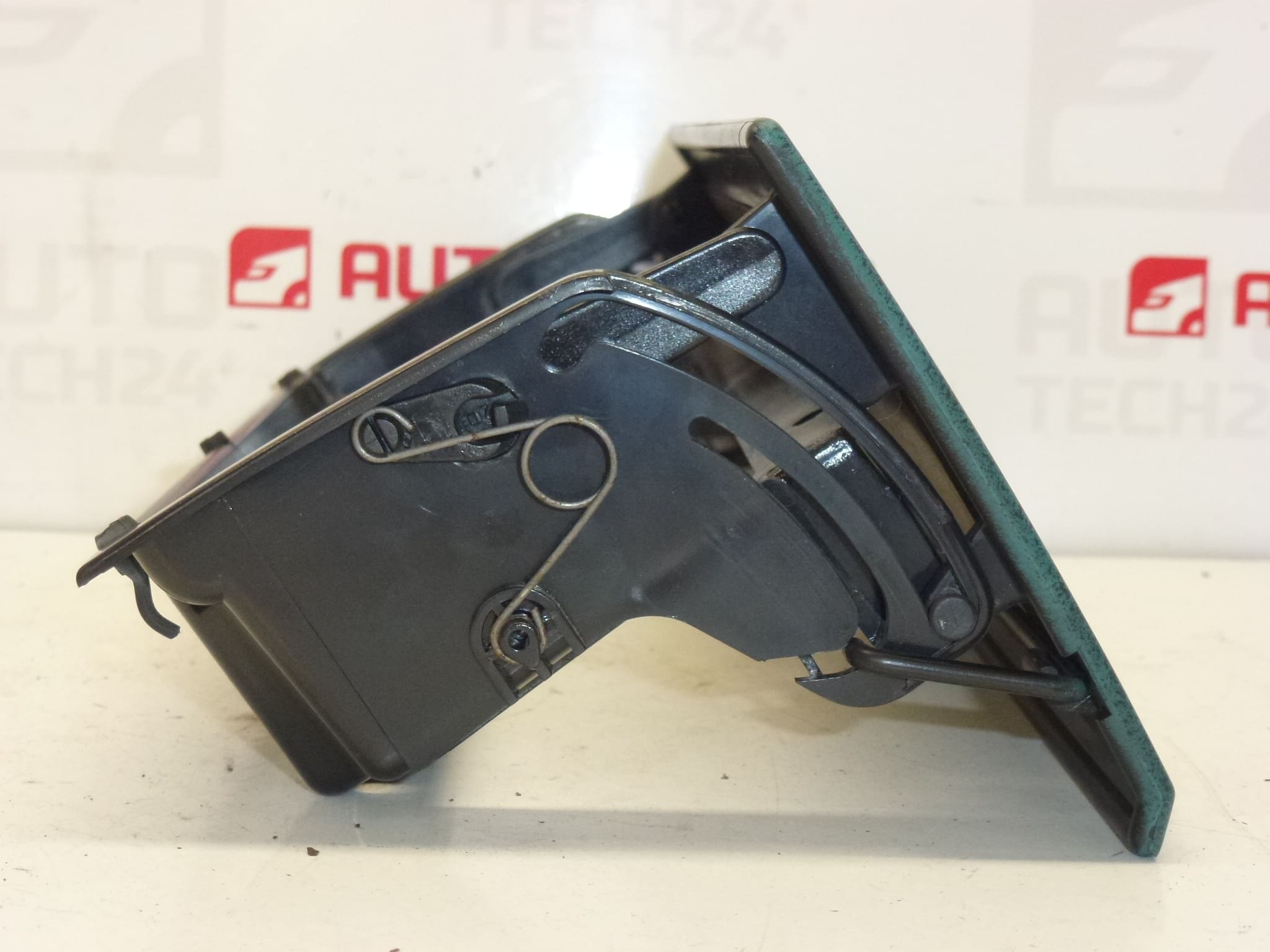 Radio holder Citroën Berlingo I and Peugeot Partner I 8212EM