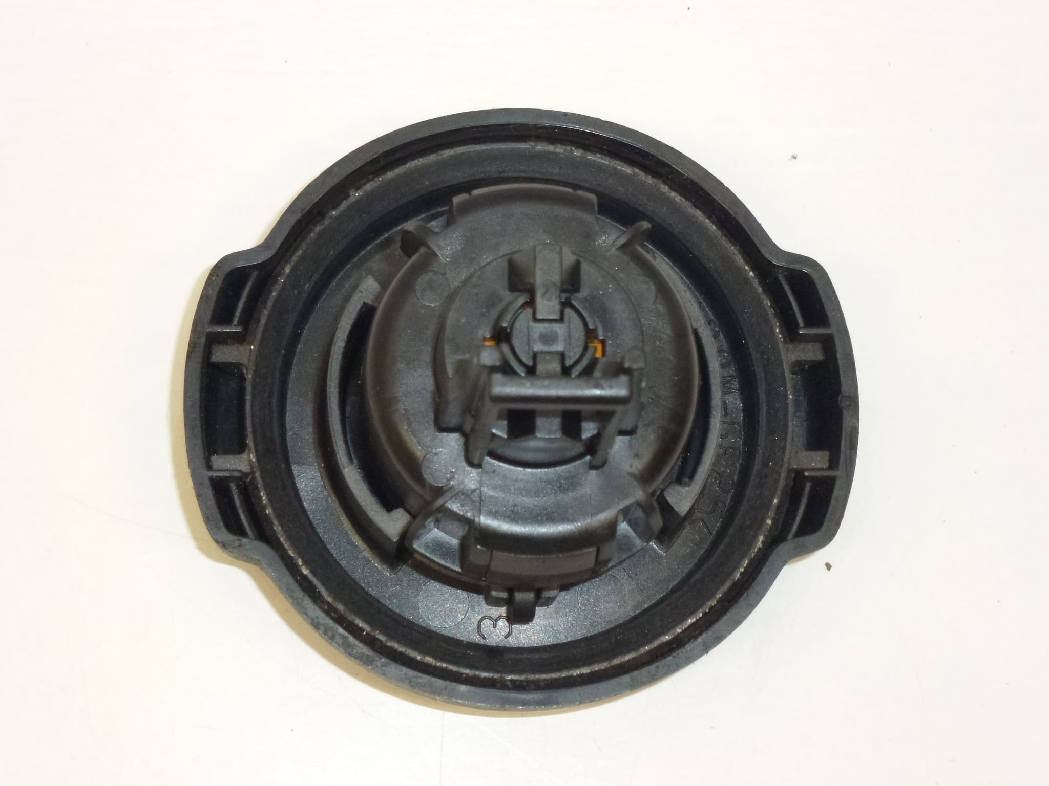 Used ignition lock cylinder and fuel filler cap keyed alike (single key) for Citroën/Peugeot, part numbers 4162EA and 1508H7 - Image 2