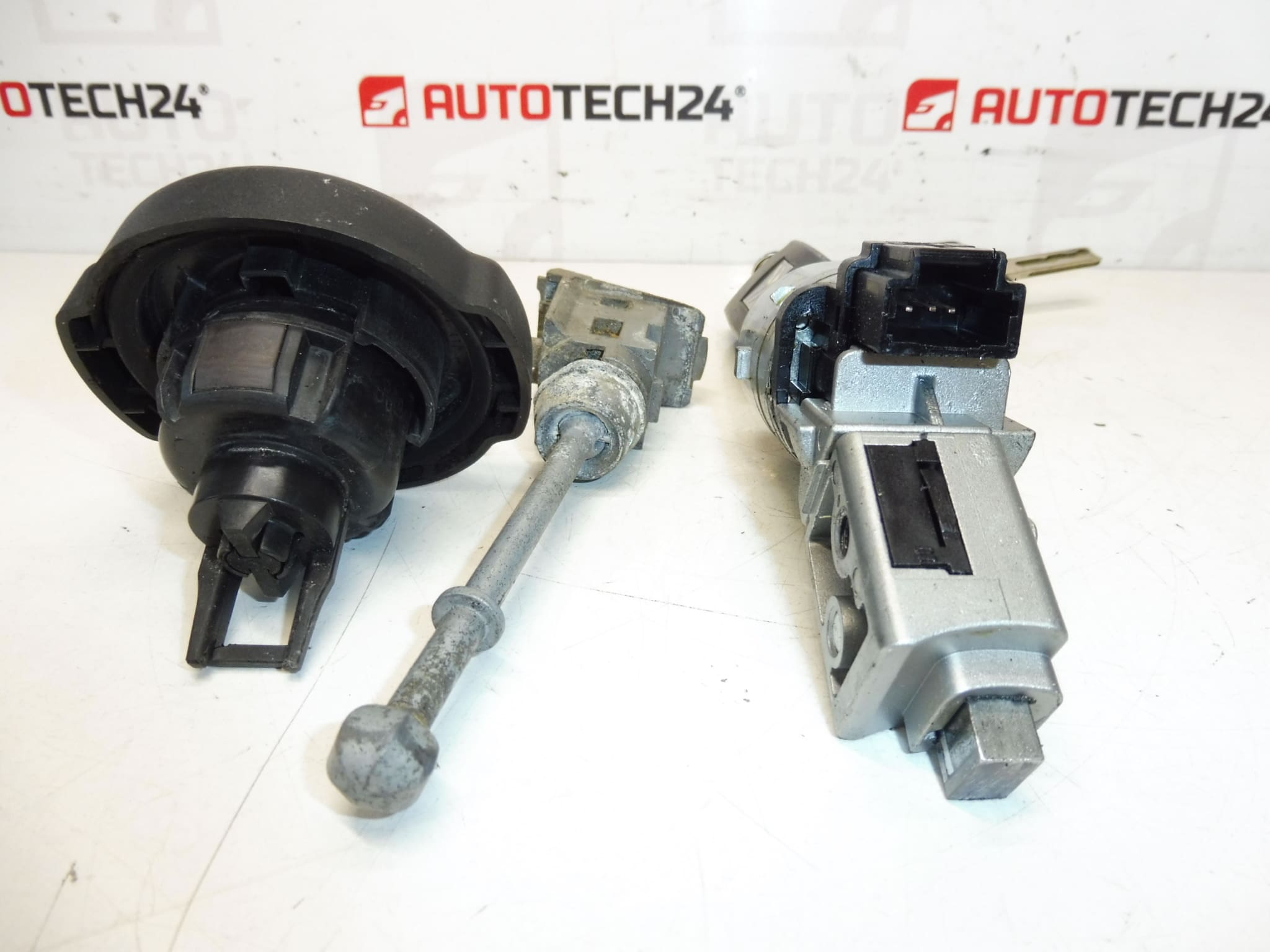 Lock Set With 2 Keys For Citroën C5 X7 4162NS 4162KF - Image 2