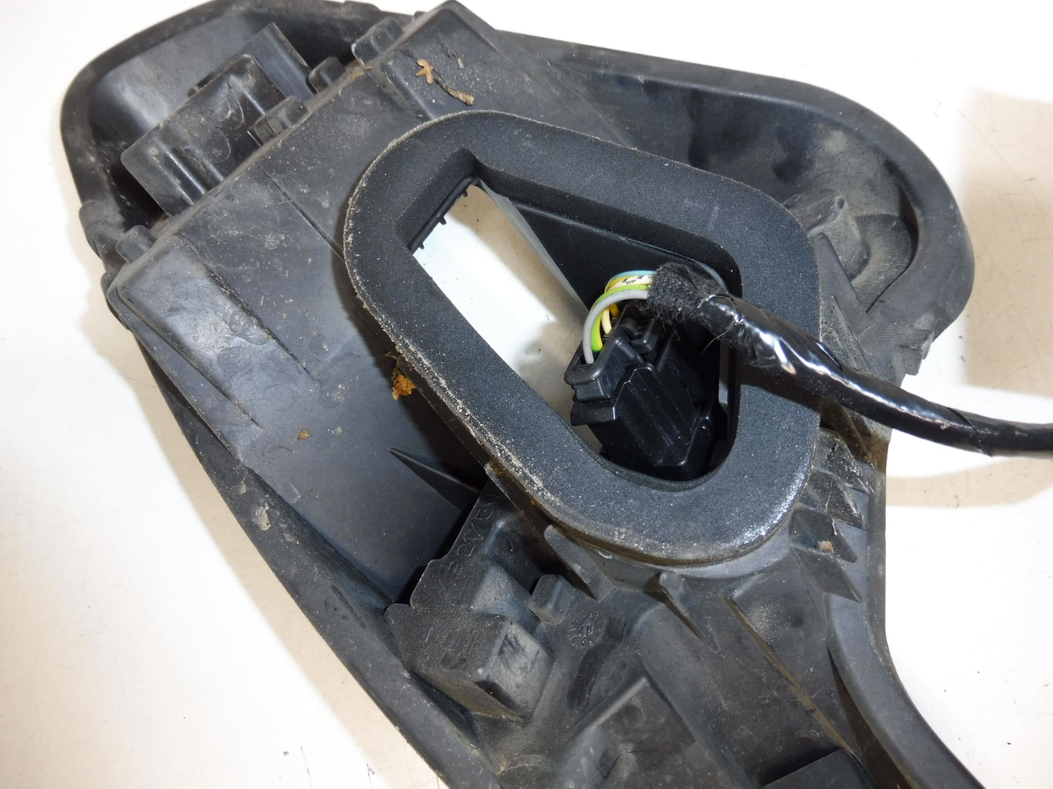 Rear left tail light bulb socket for Peugeot 308 Hatchback (Part No. 1606959280) - Image 2