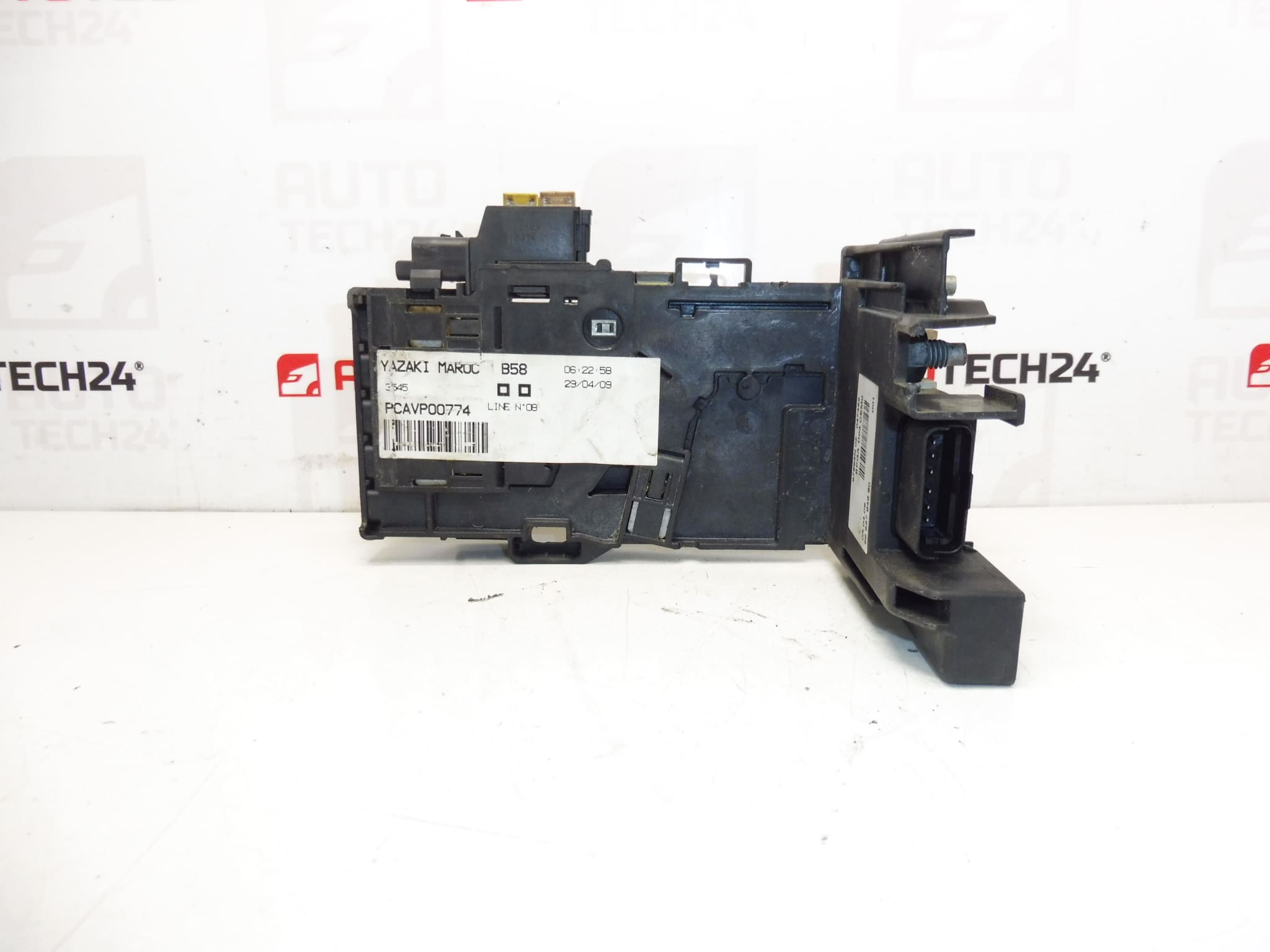 Citroën Peugeot 9665794680 28201235 6500He fuse module