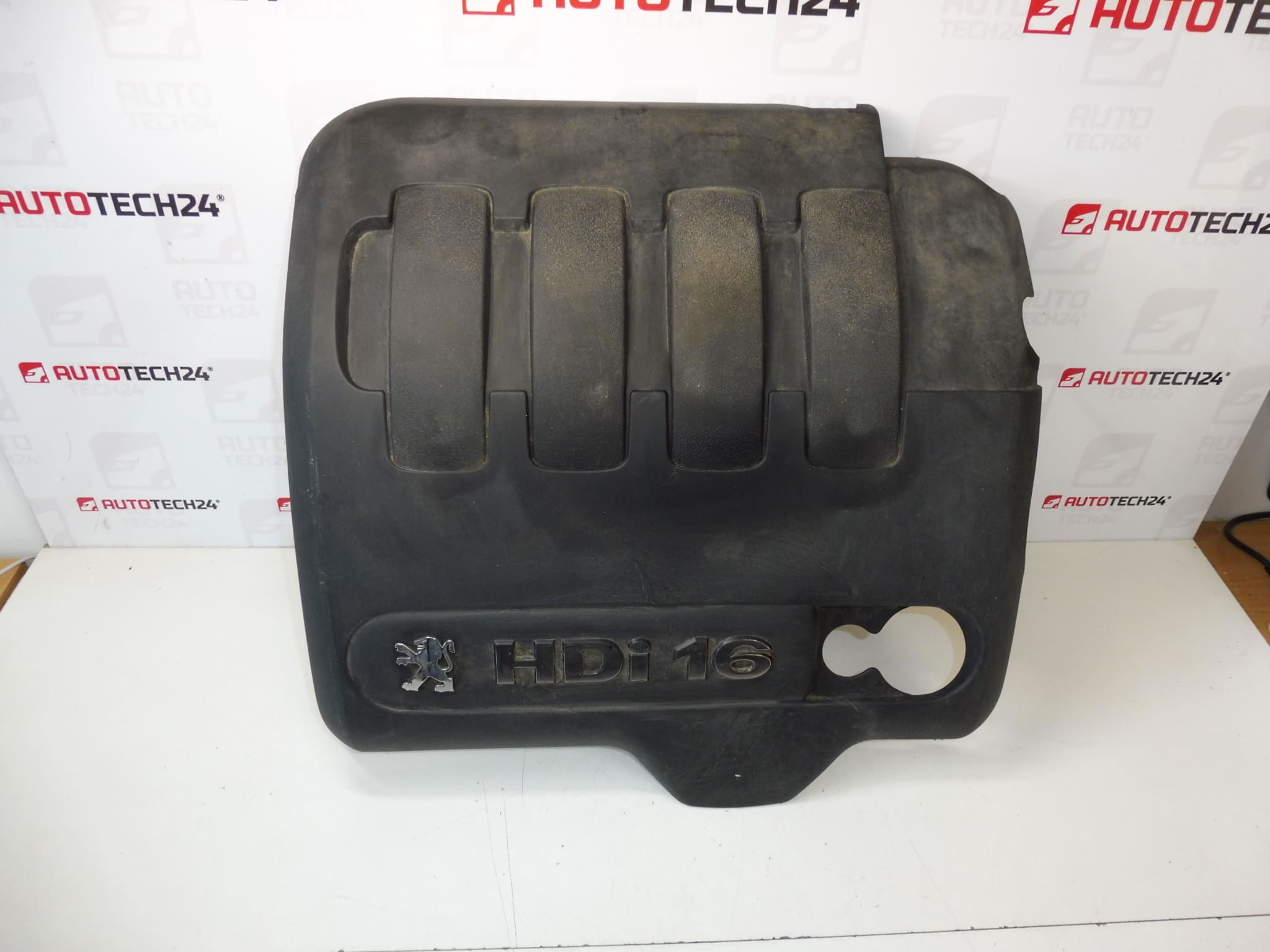 Engine cover 2.0 HDI RHR Peugeot 9657955780