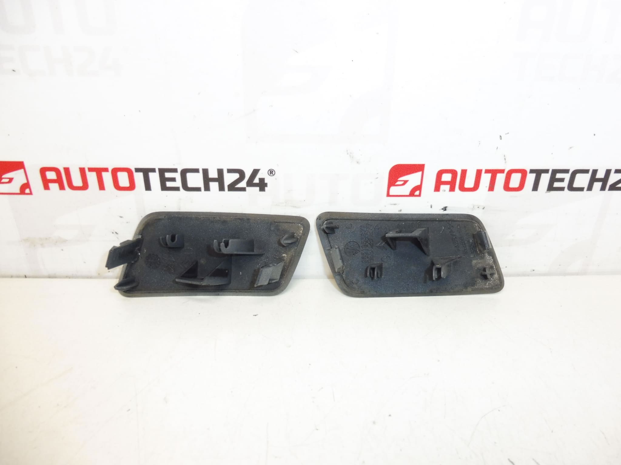 EZRC Headlight Washer Nozzle Covers for Citroën C5 II 7414JC - Image 2