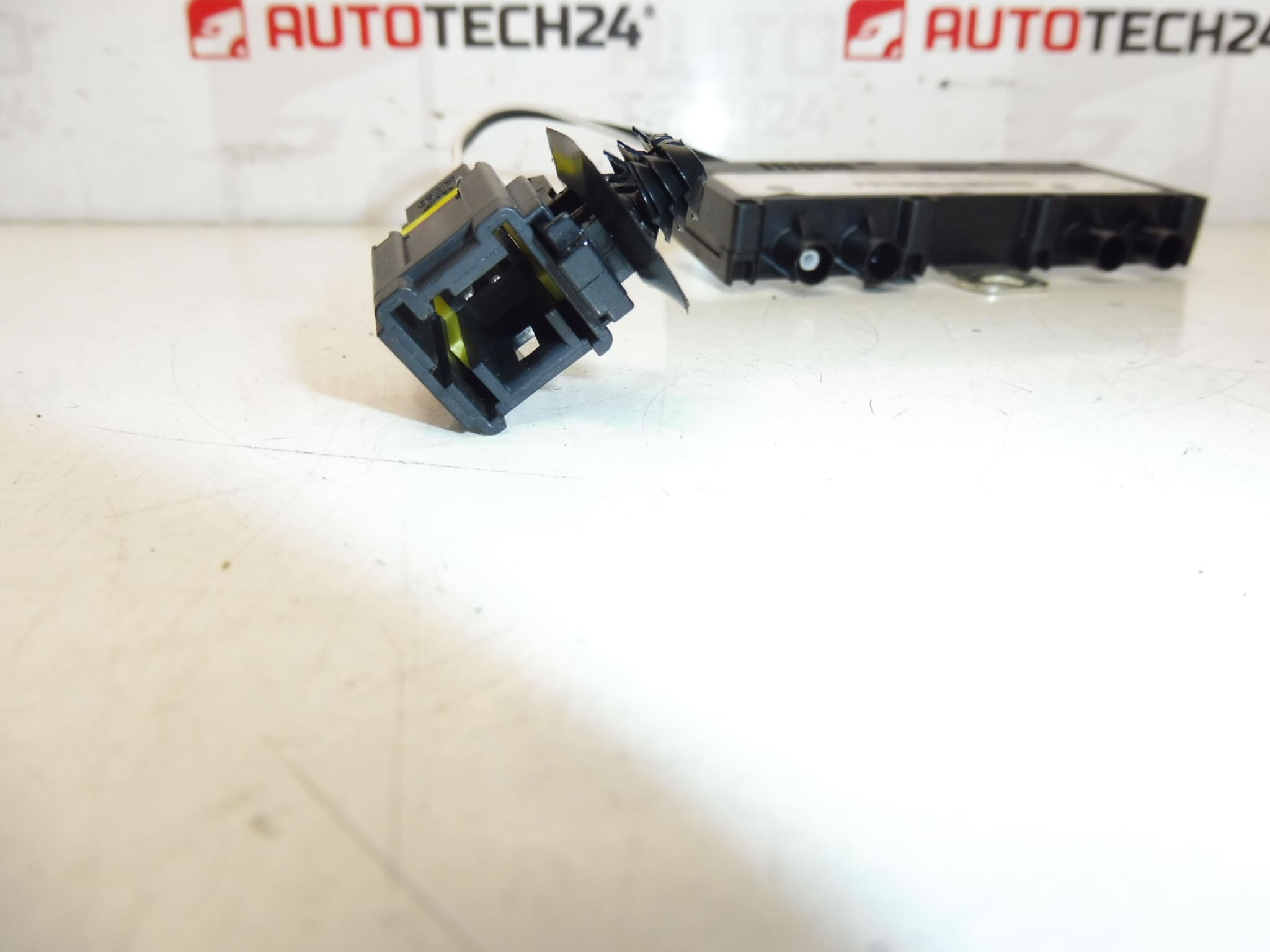 Peugeot Impedance Adapter 407 9654390480 6561T7 - Image 2