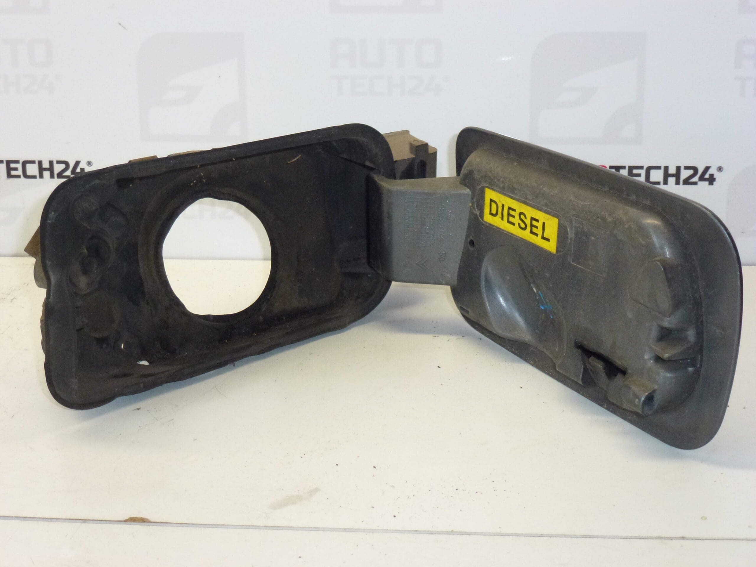 Fuel Tank Cap Cover Citroën C5 9633284180 151784 EYTC - Image 2