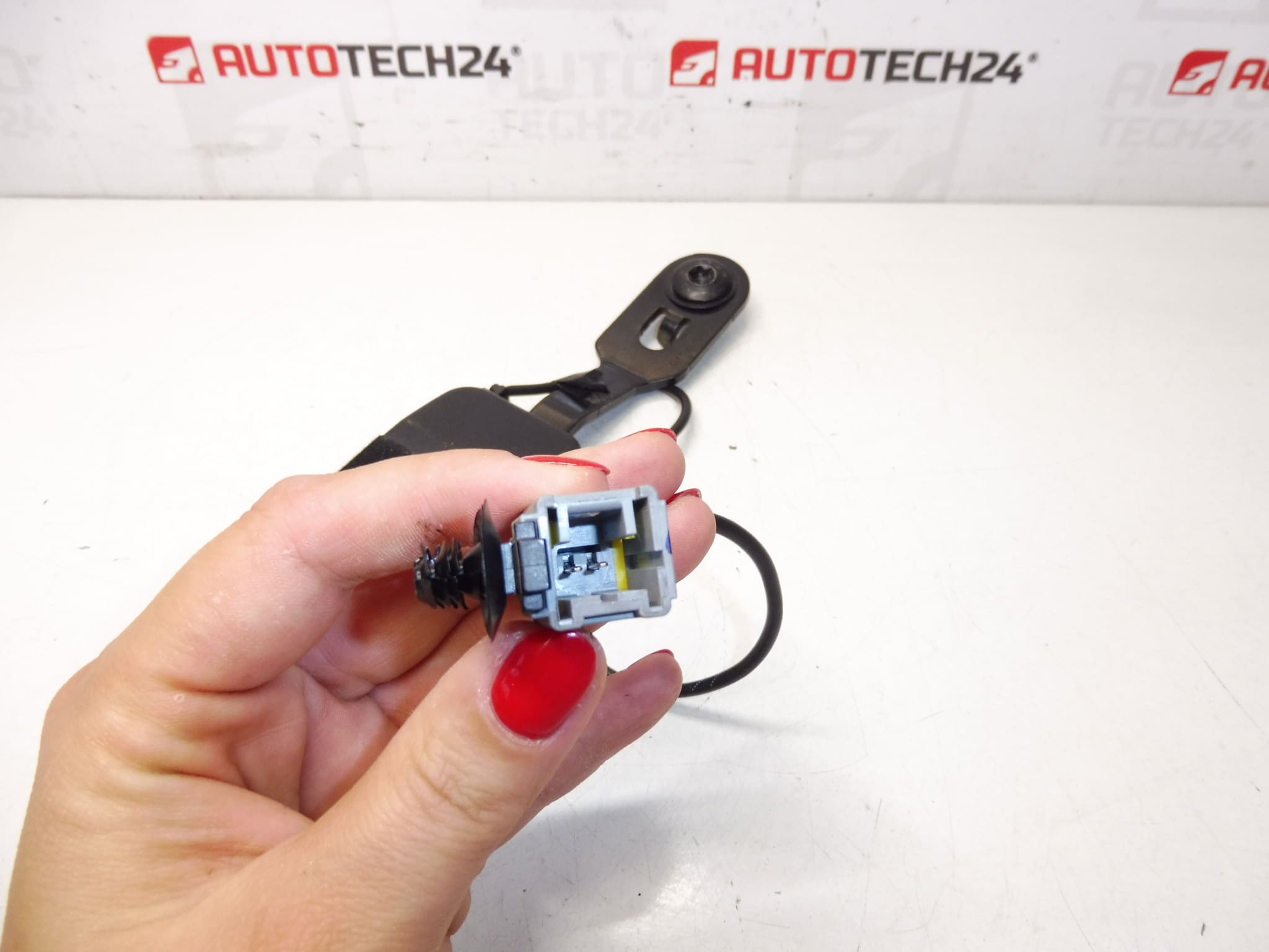 Citroën C3 Picasso 8975GV Seat Belt Lock - Image 2