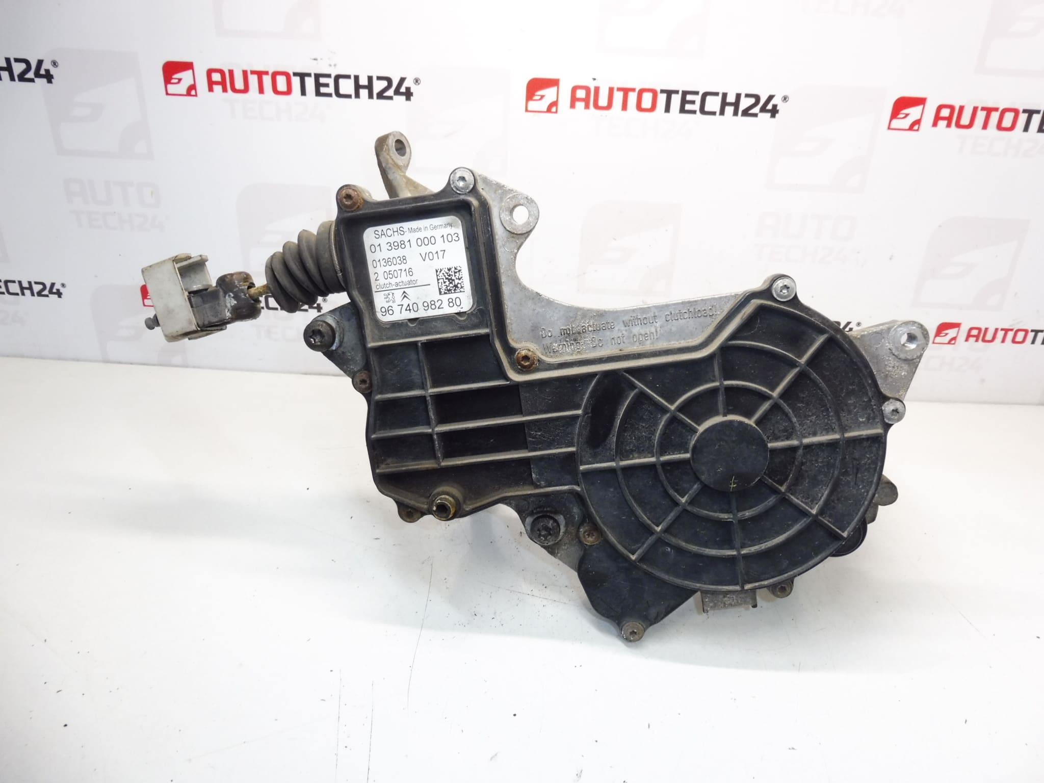 Used clutch actuator for Citroën and Peugeot (PSA Group) - part numbers 9805756880, 9674098280 - Image 2