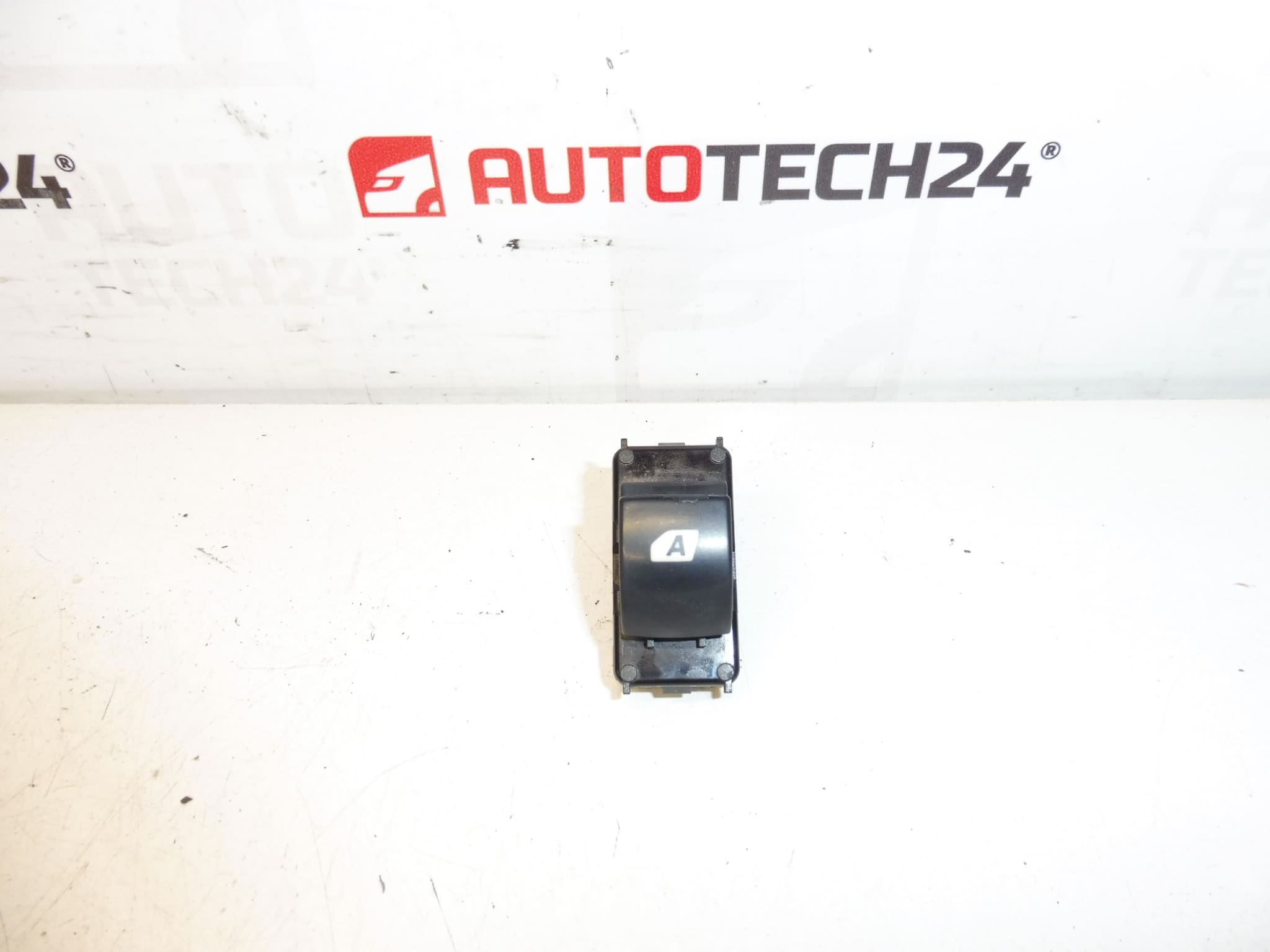 Citroen Peugeot 9666955077 6490HQ window control