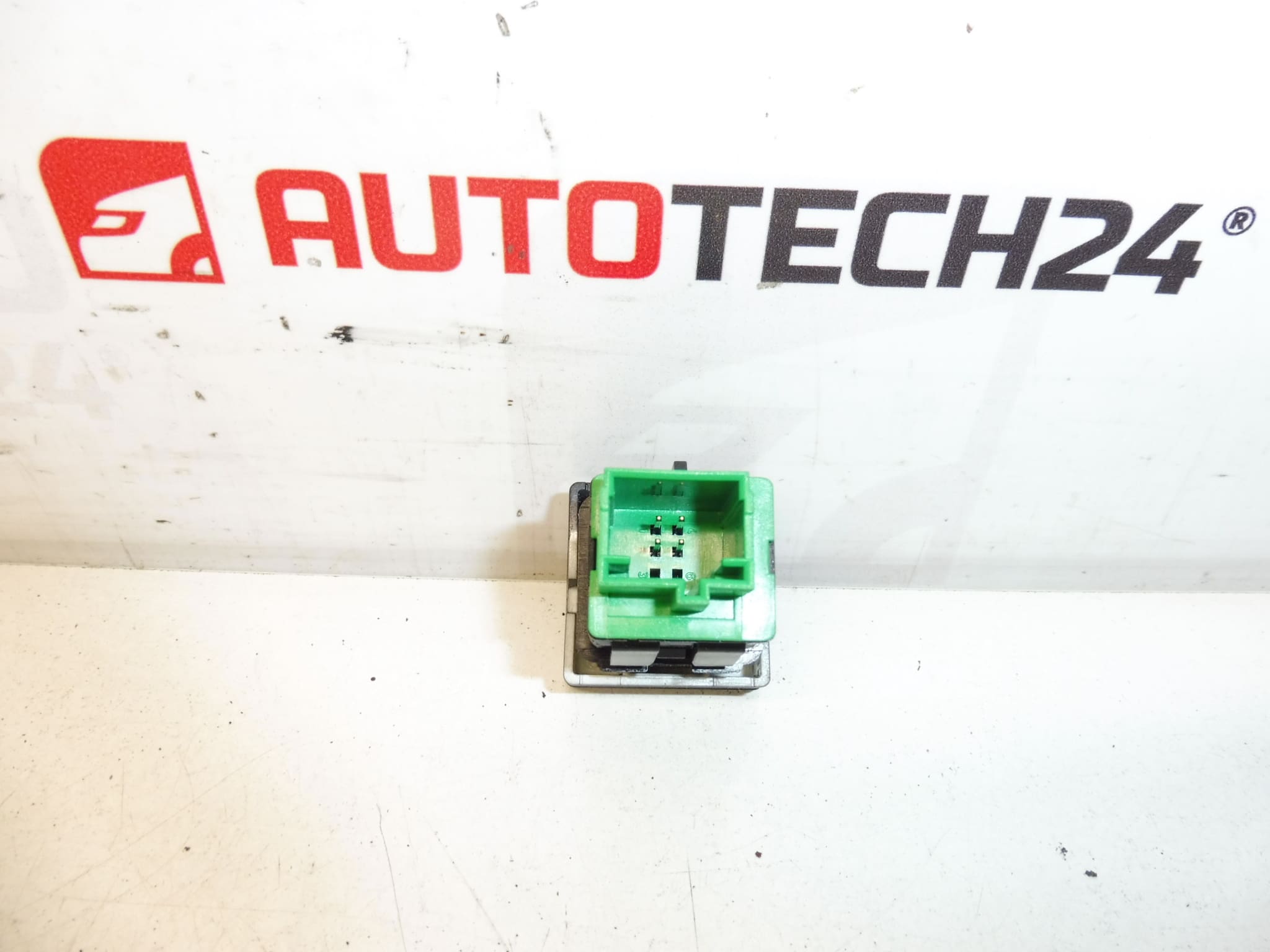 Central Locking Switch Citroën Peugeot 96582880XT 6490E1 - Image 2