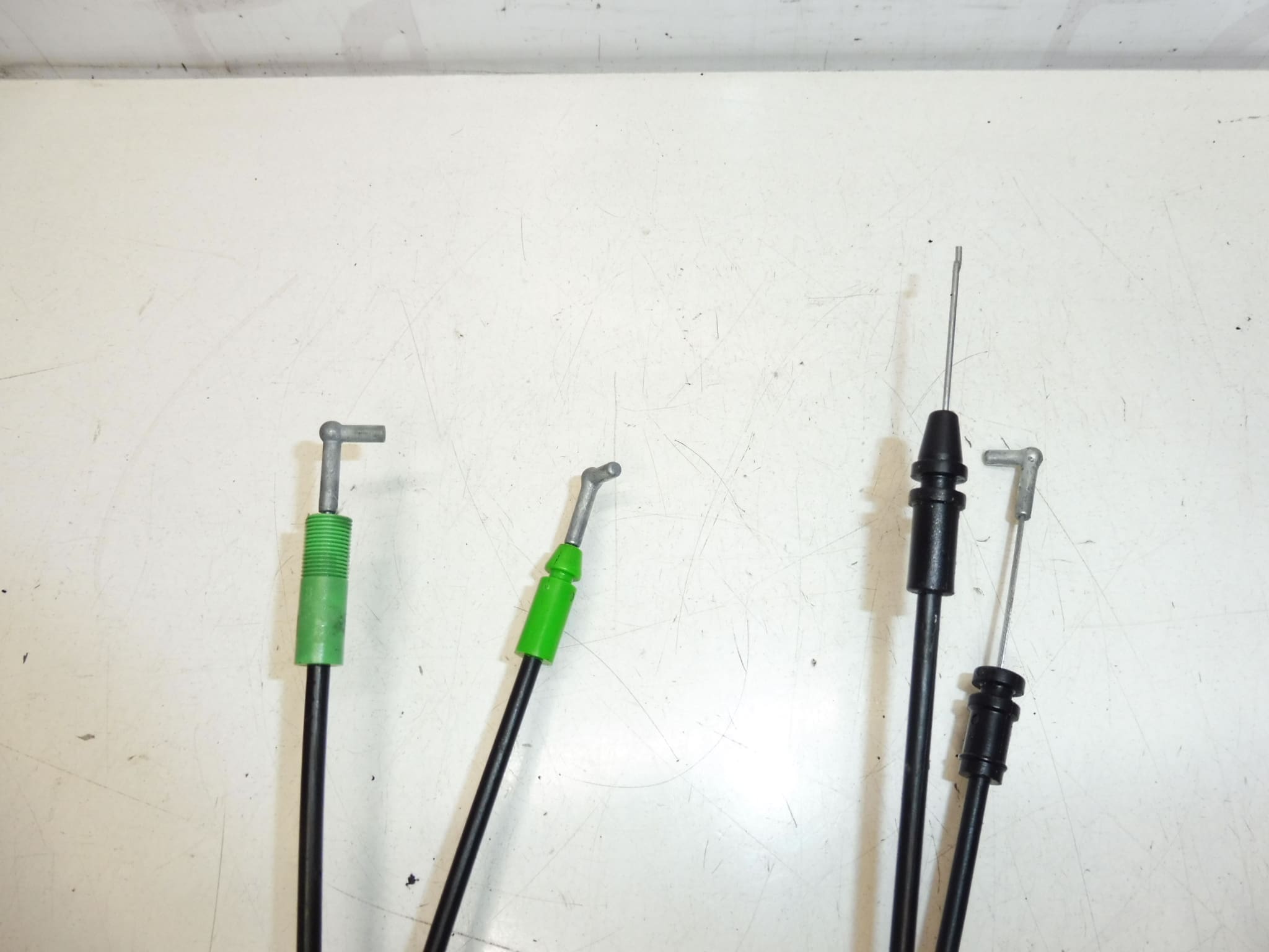 Left front door cables for Citroën C-Crosser and Peugeot 4007, part numbers 9151CF 9151CH - Image 2