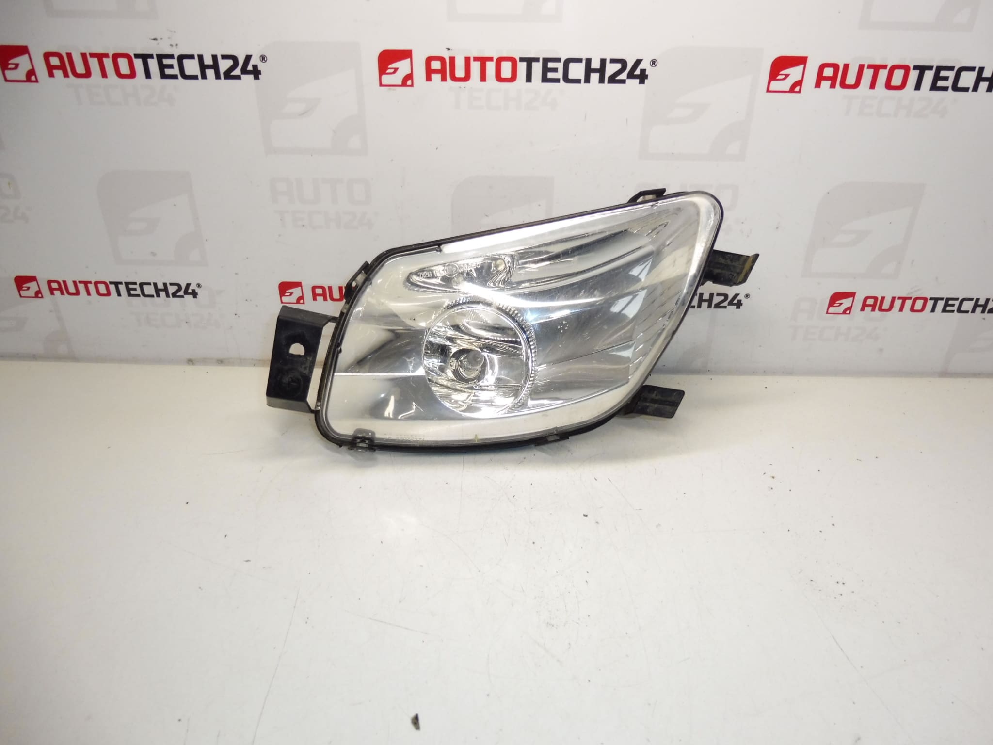 Right Front Fog Lamp Peugeot 308 9680498880 6206F0
