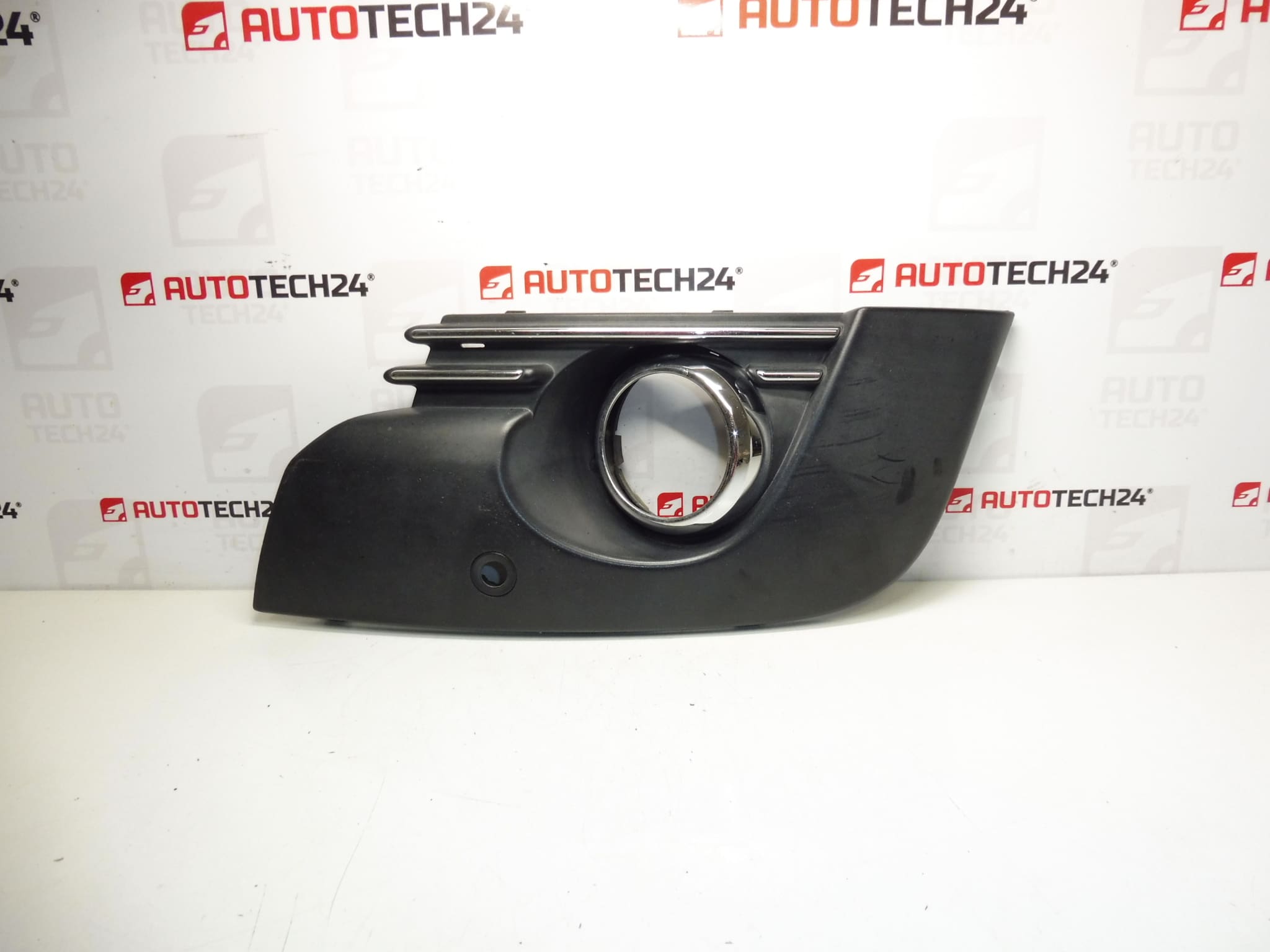 Left fog lamp frame Peugeot 3008 9684350277 745316