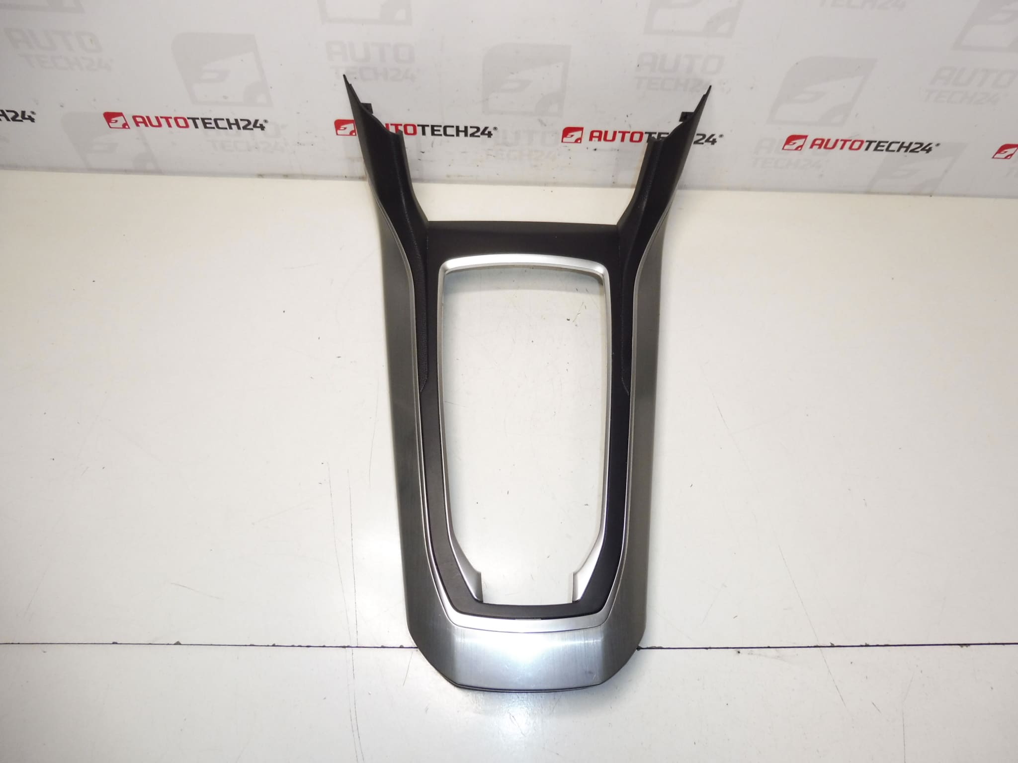 Peugeot 308 T9 floor console panel 96780049ZD