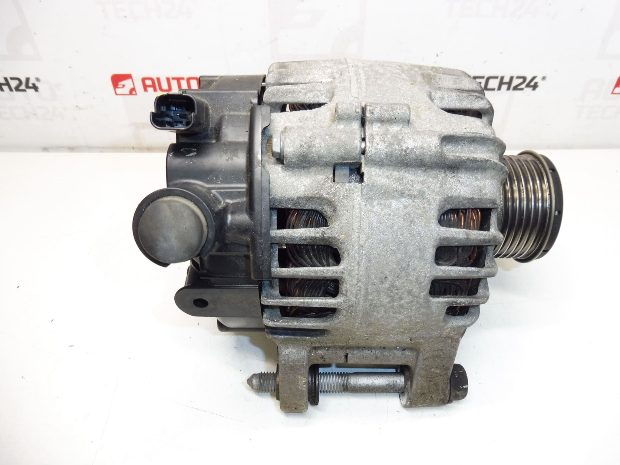 Alternator Valeo FG15T168 Citroën Peugeot 9826573480 - Image 2