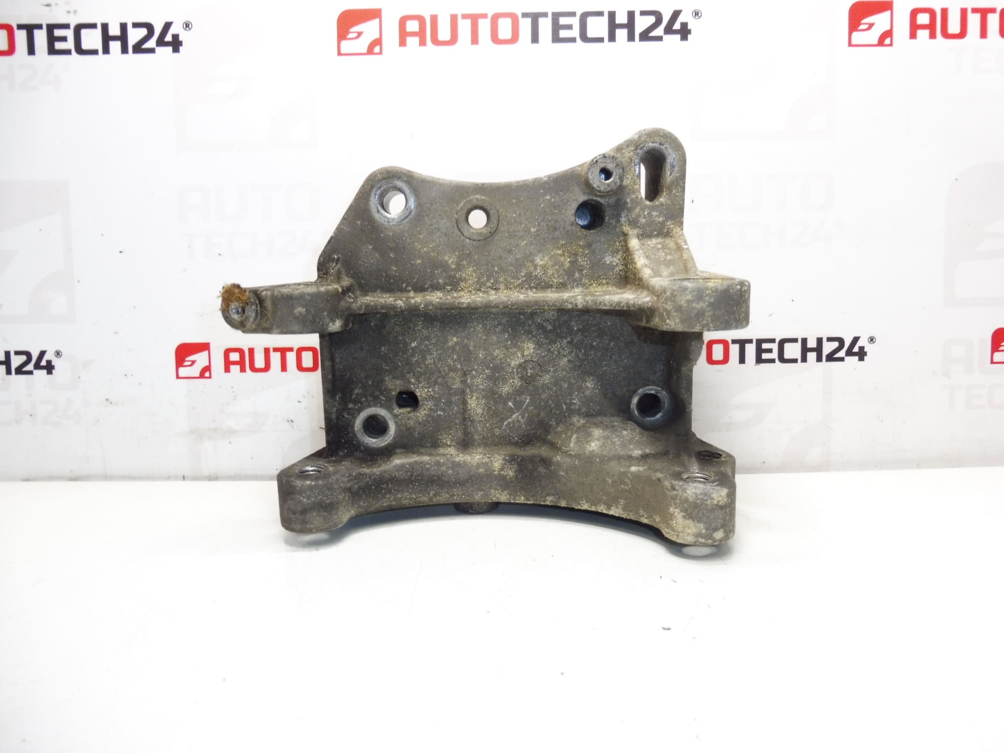Alternator holder Citroën Peugeot 9659649080 5706F8 5706L8