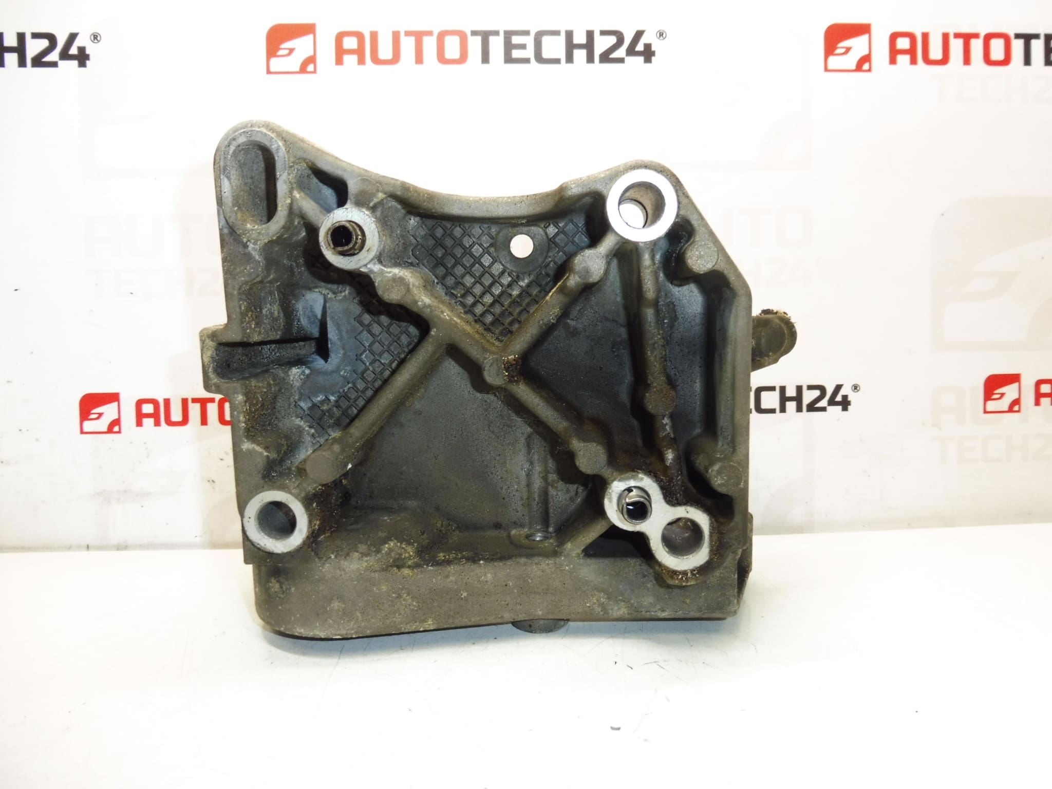 Alternator holder Citroën Peugeot 9659649080 5706F8 5706L8 - Image 2