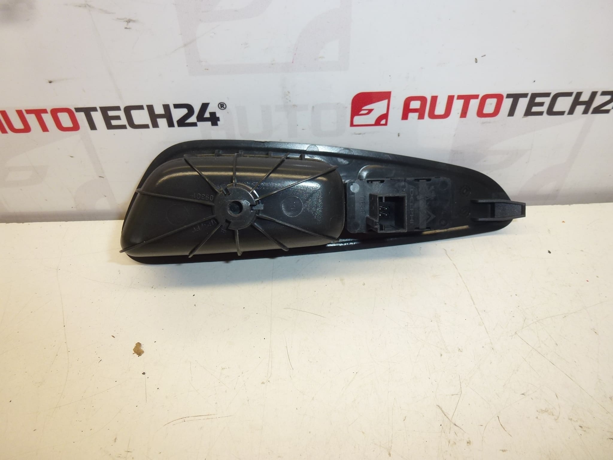 Peugeot 308 Left Rear Window Switch 96565185XT 649031 - Image 2