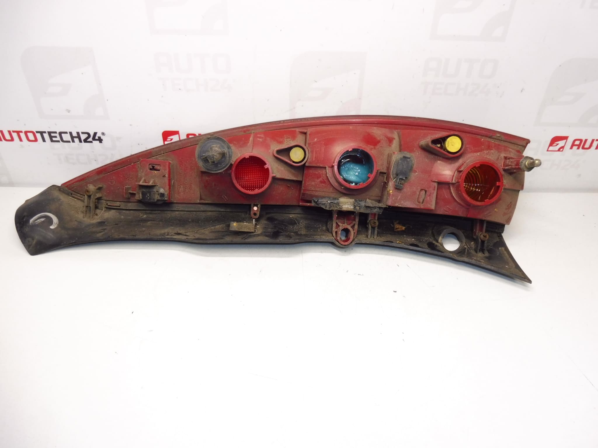 Right rear lower lamp Citroën C5 I and II Kombi 9637356480 6351P7 - Image 2