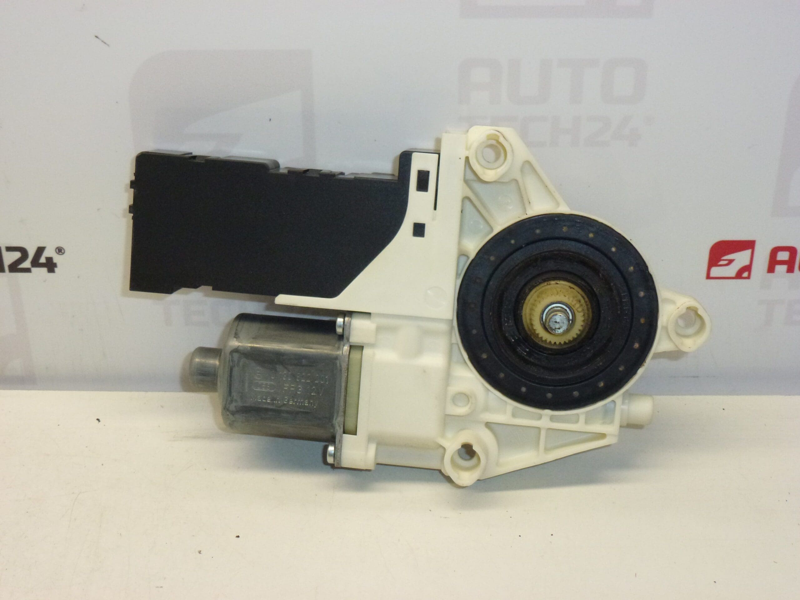 Peugeot 407 Right Window Retractor Motor 1137328127 - Image 2