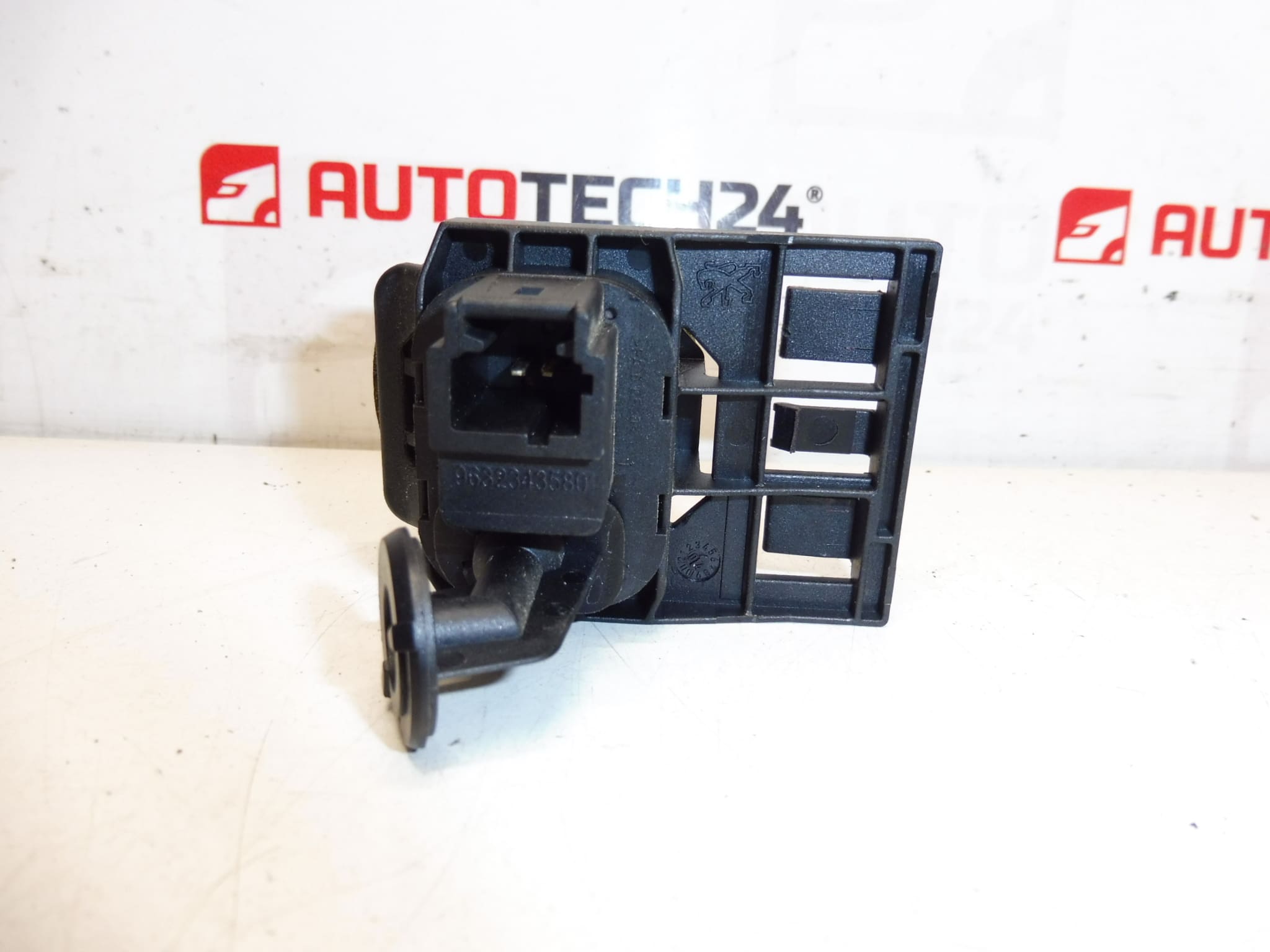 5th door button Peugeot 307 CC 9632343580 872559 - Image 2